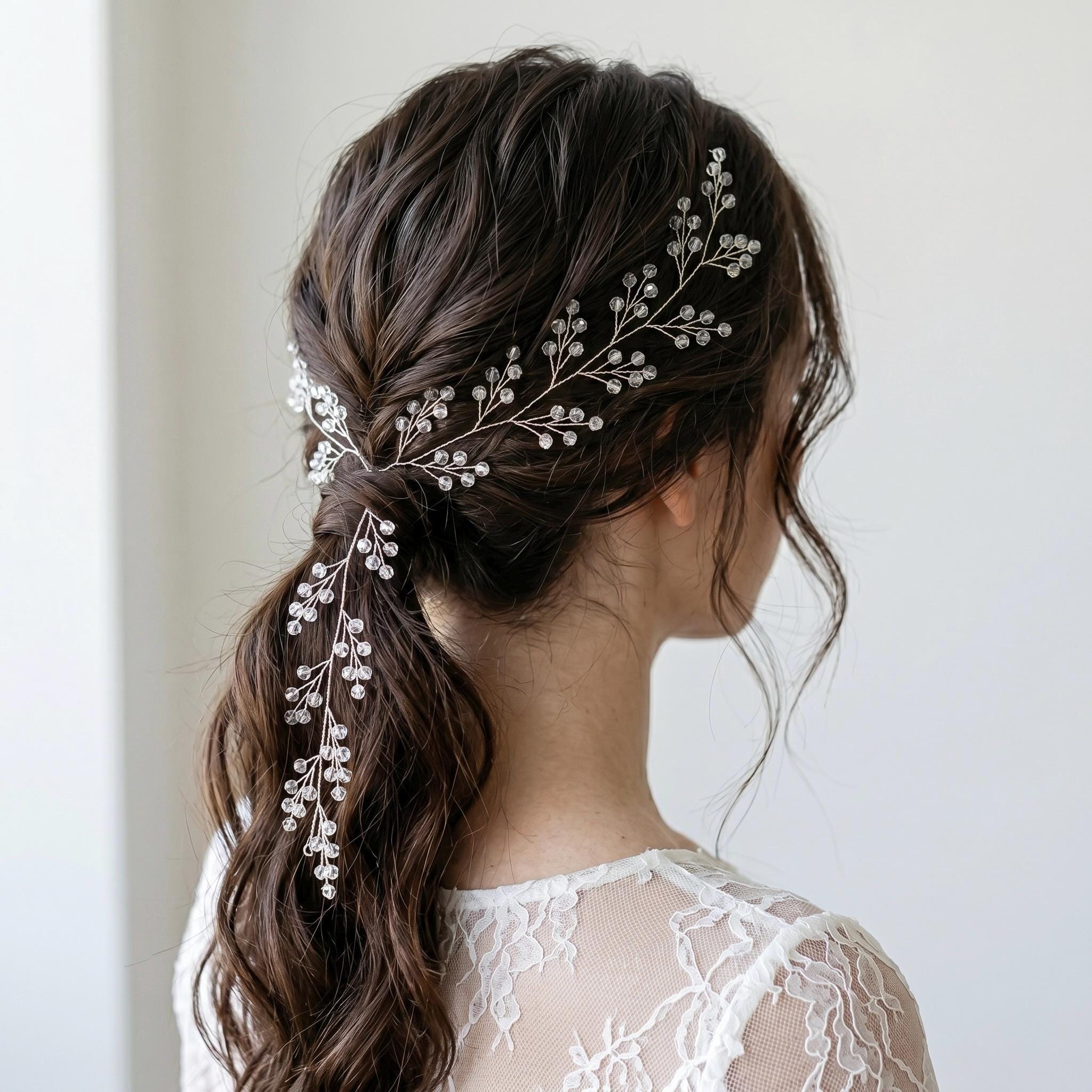Klare Kristall Haarranke in Gold oder Silber für Bräute - AVYRAA BRIDAL