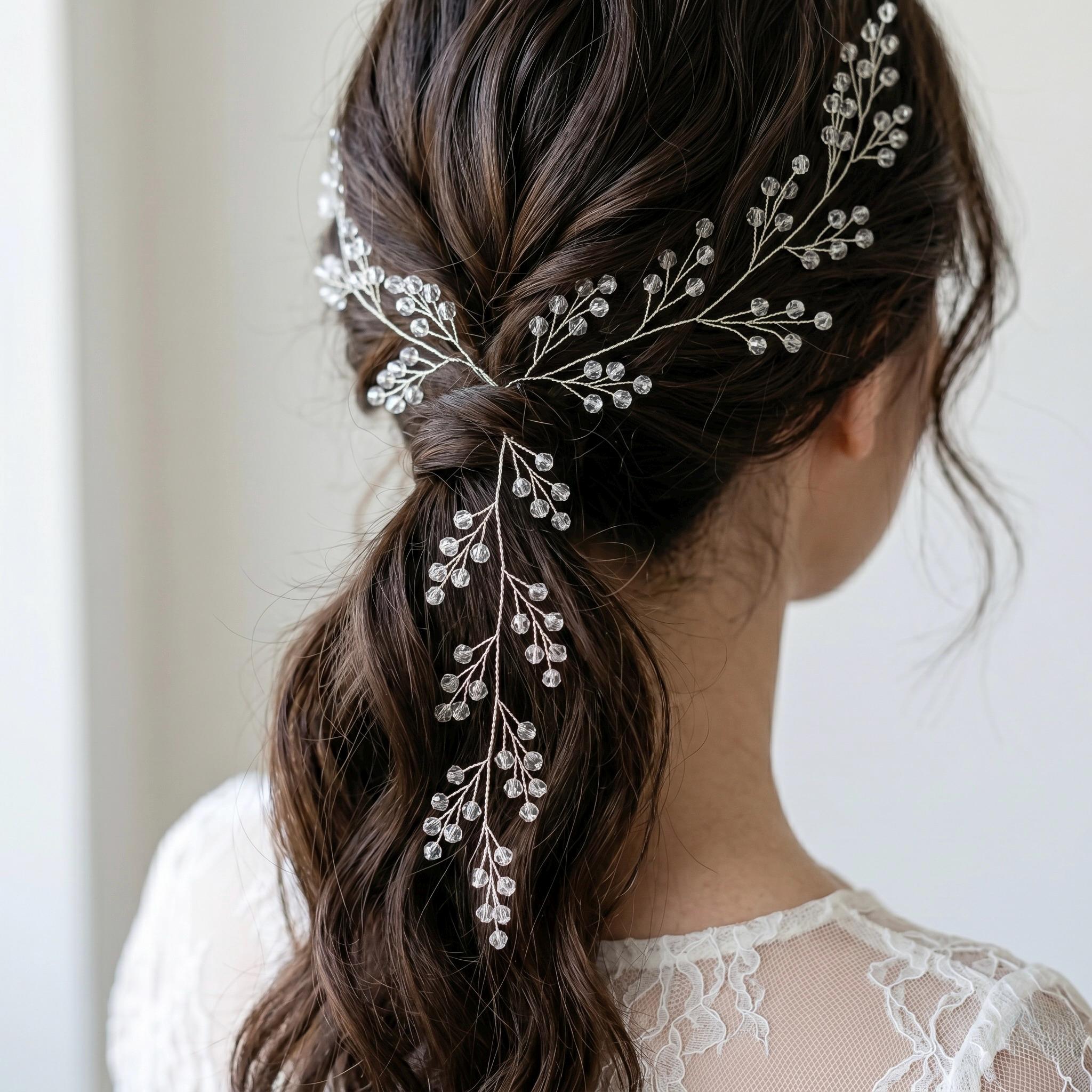 Klare Kristall Haarranke in Gold oder Silber für Bräute - AVYRAA BRIDAL
