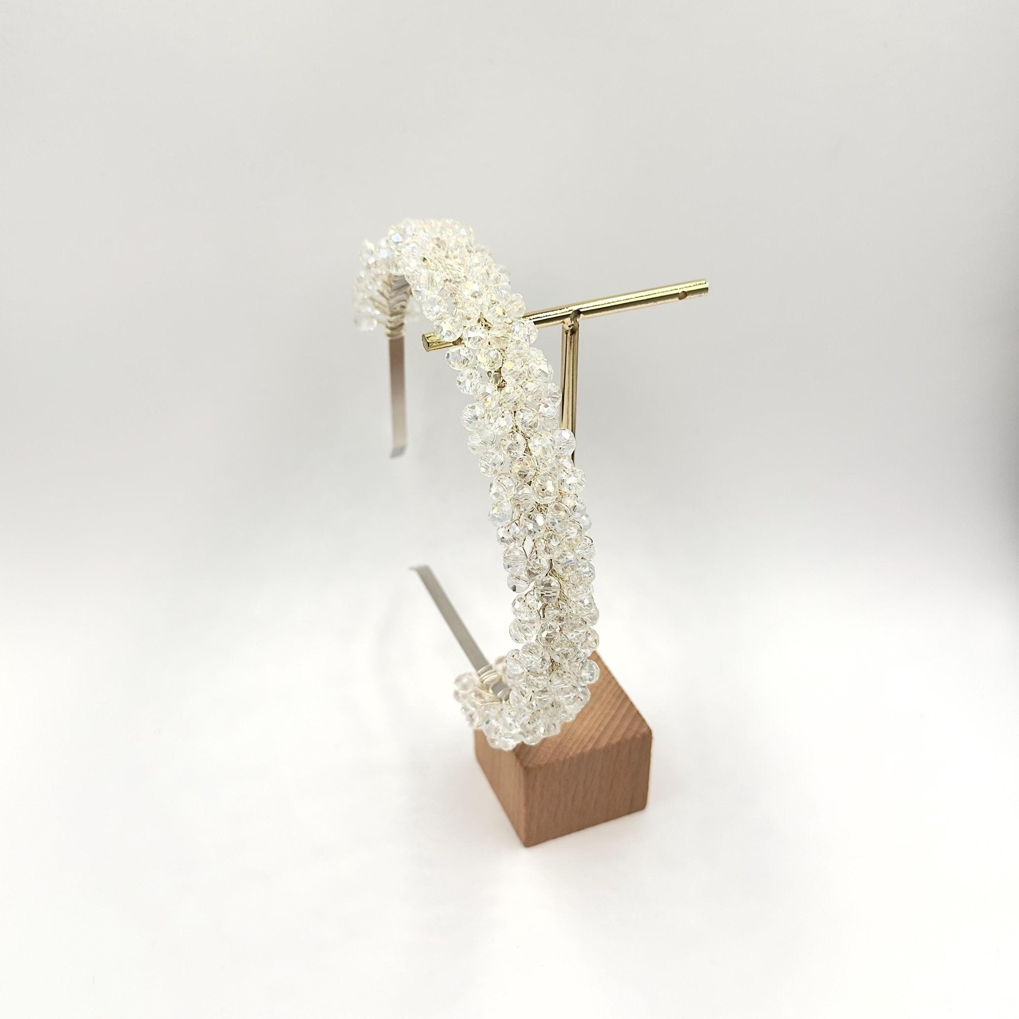 Klare Kristall Tiara mit Strass für Brautfrisuren - AVYRAA BRIDAL
