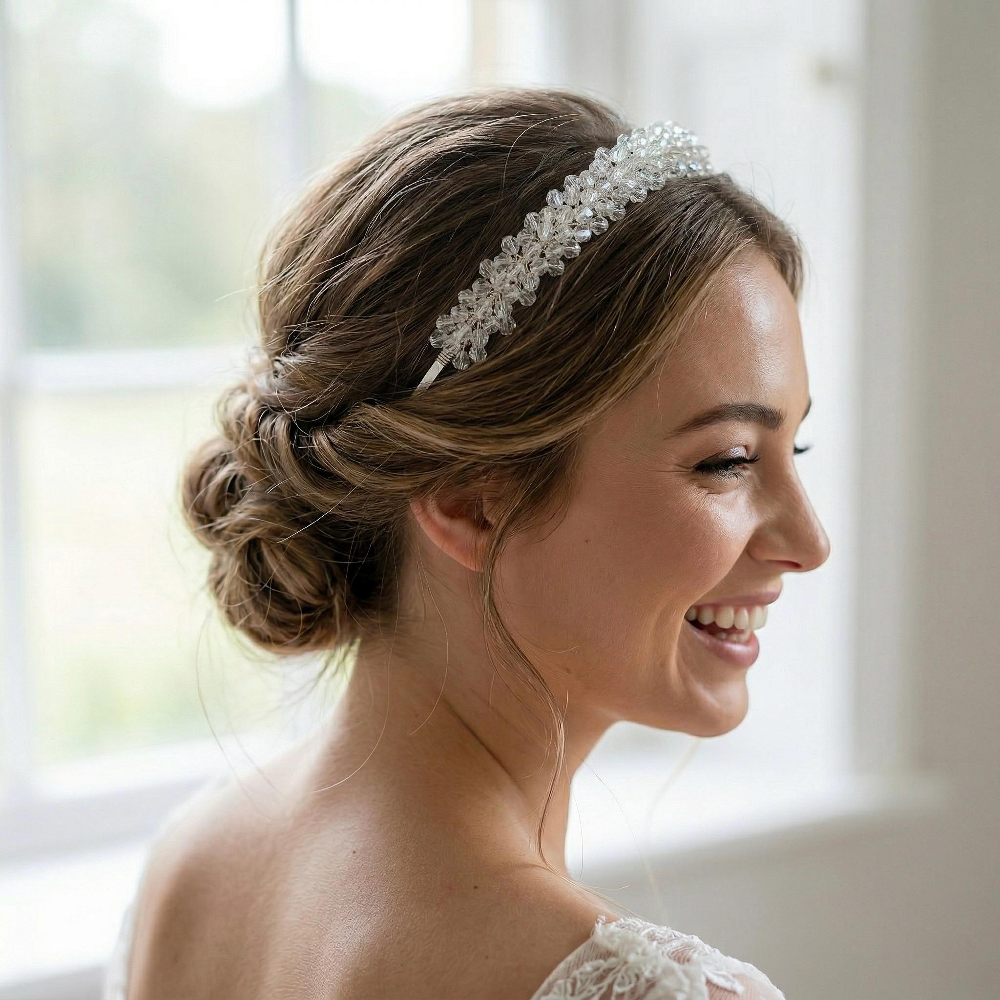 Klare Kristall Tiara mit Strass für Brautfrisuren - AVYRAA BRIDAL