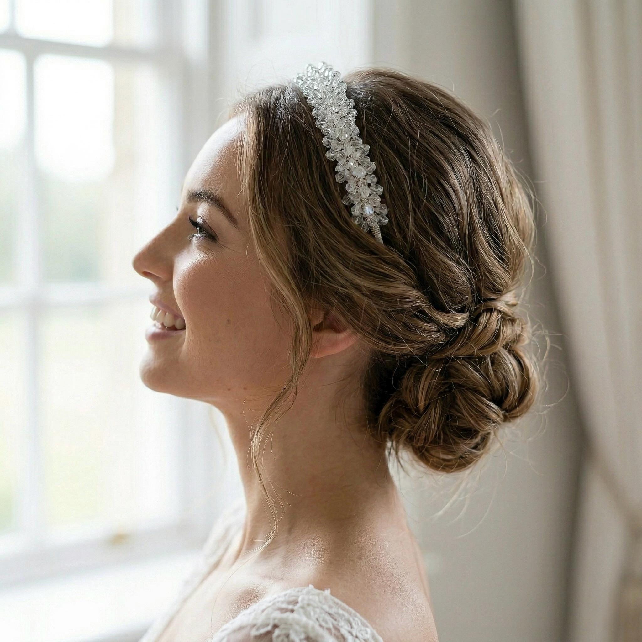 Klare Kristall Tiara mit Strass für Brautfrisuren - AVYRAA BRIDAL