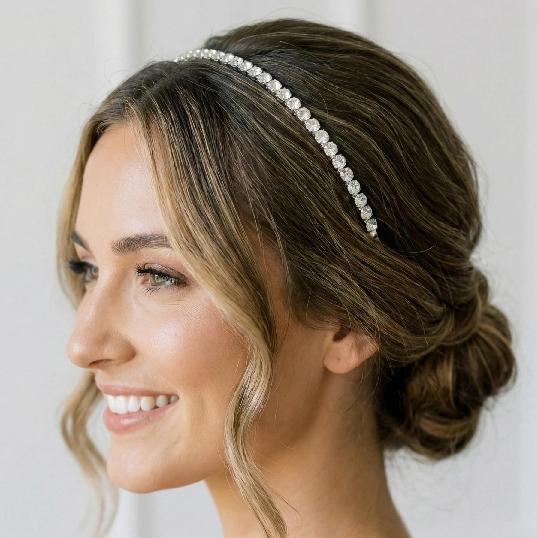 Kristall Braut Stirnband für elegante Hochzeitsfrisuren - AVYRAA BRIDAL