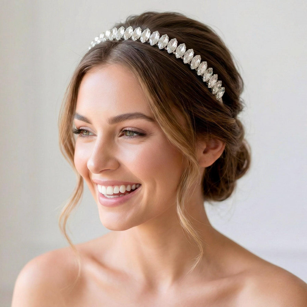 Kristall Braut Tiara in Silber für elegante Hochzeitsfrisuren - AVYRAA BRIDAL