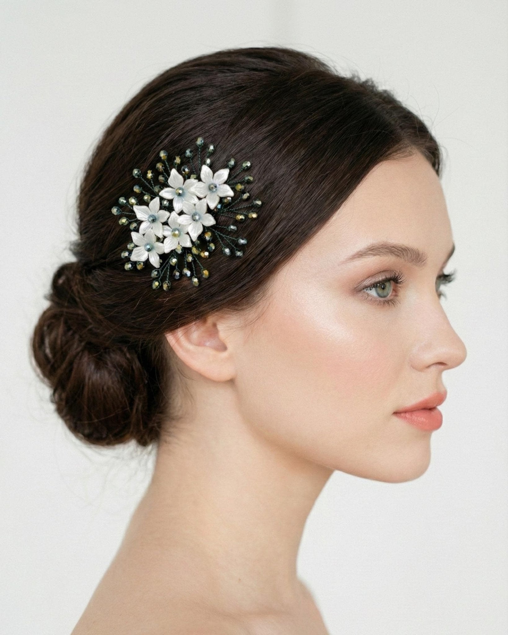 Kristall Haarkamm grün weiß Blätter eleganter Haarschmuck - AVYRAA BRIDAL