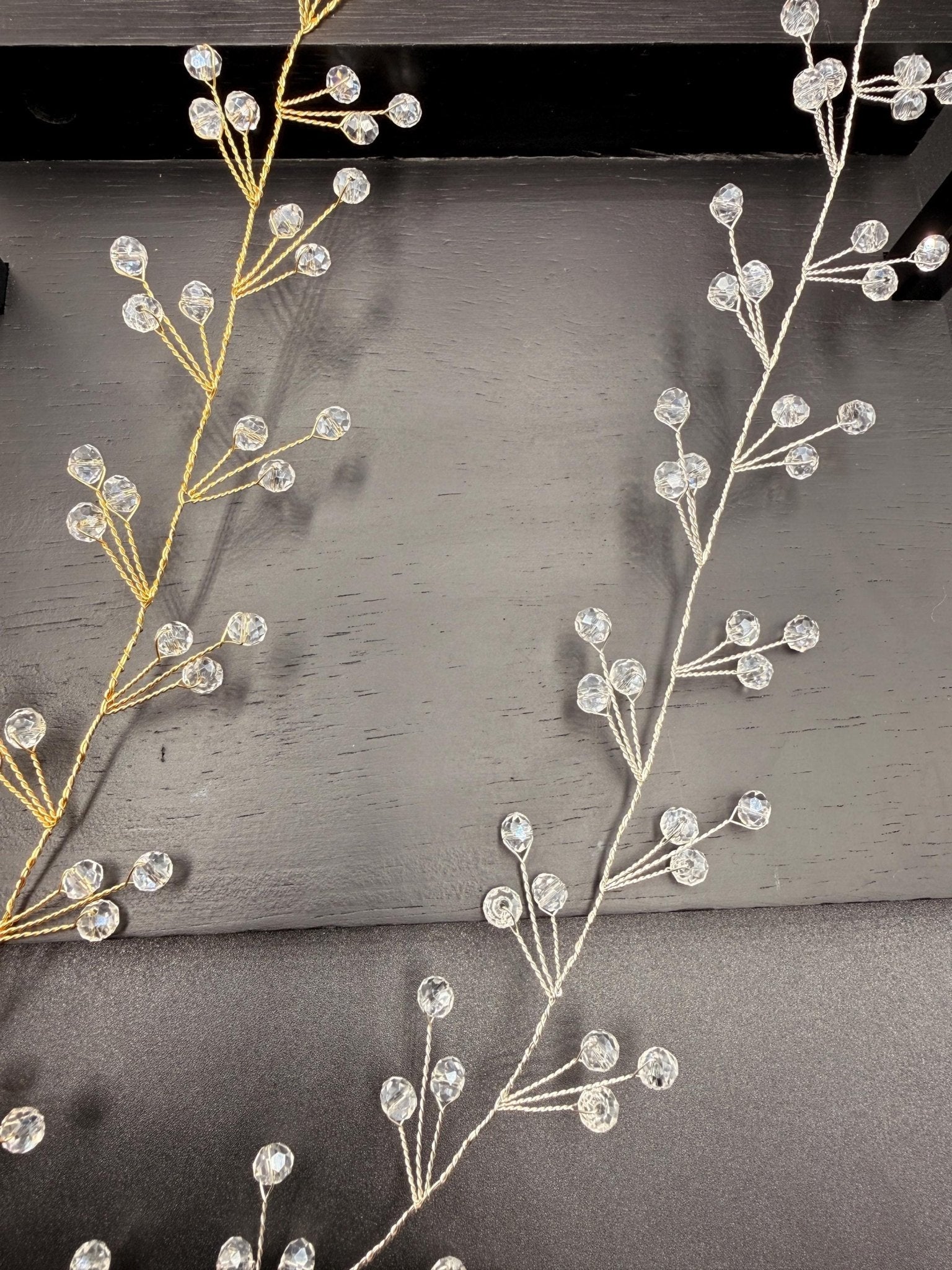 Kristall Hair Vine in Gold oder Silber für Bräute - AVYRAA BRIDAL