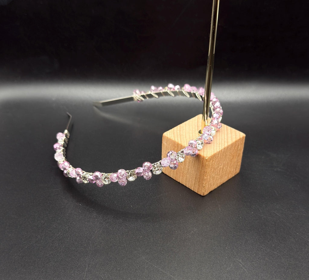 Leuchtendes Kristall - Haarband in Rosa, Handgefertigte Kronen - Tiara mit strahlenden rosafarbenen Kristallen, Schwarzer Metall - Haarreif - AVYRAA BRIDAL