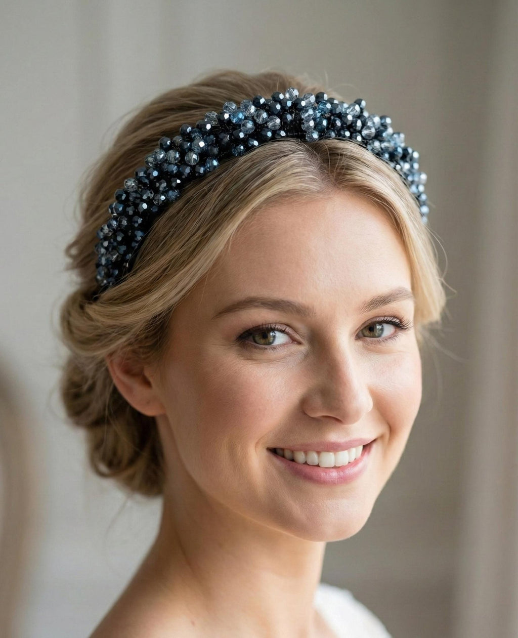 Luxuriöse Brautkrone aus zweifarbigen Kristallen – edles Hochzeitsdiadem in Navyblau & Glasblau, exklusives Bridal Headpiece - AVYRAA BRIDAL