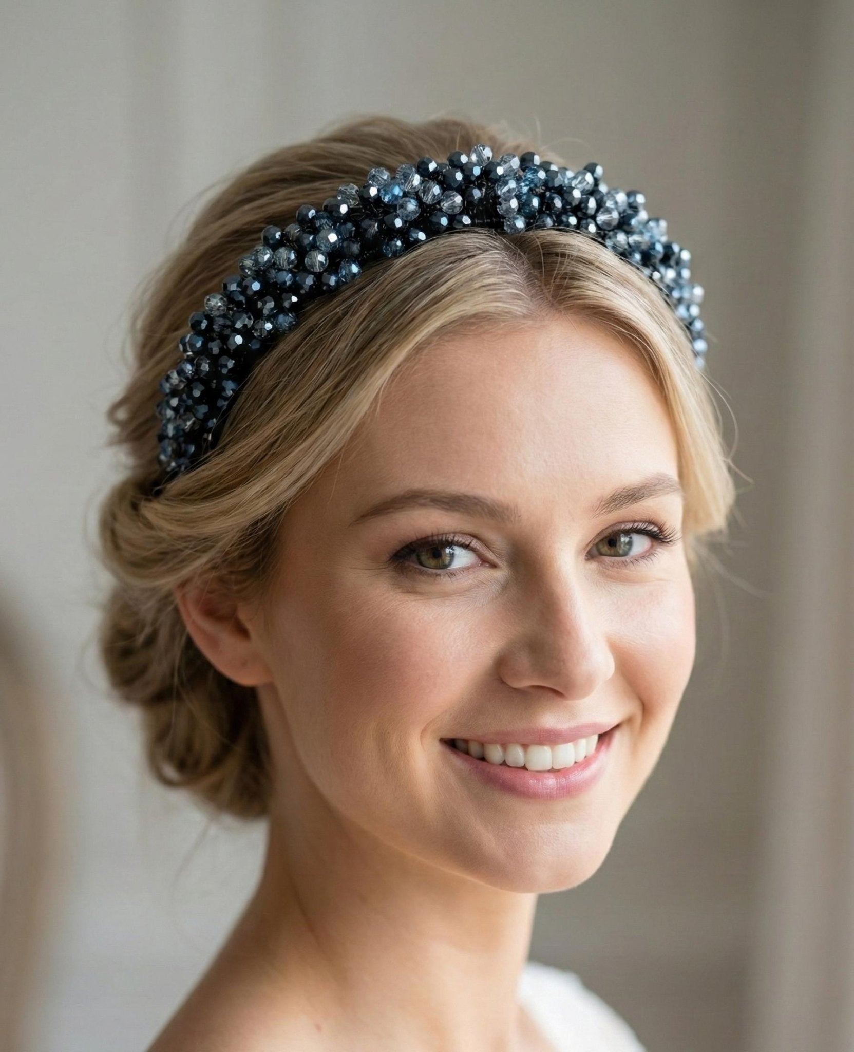 Luxuriöse Brautkrone aus zweifarbigen Kristallen – edles Hochzeitsdiadem in Navyblau & Glasblau, exklusives Bridal Headpiece - AVYRAA BRIDAL