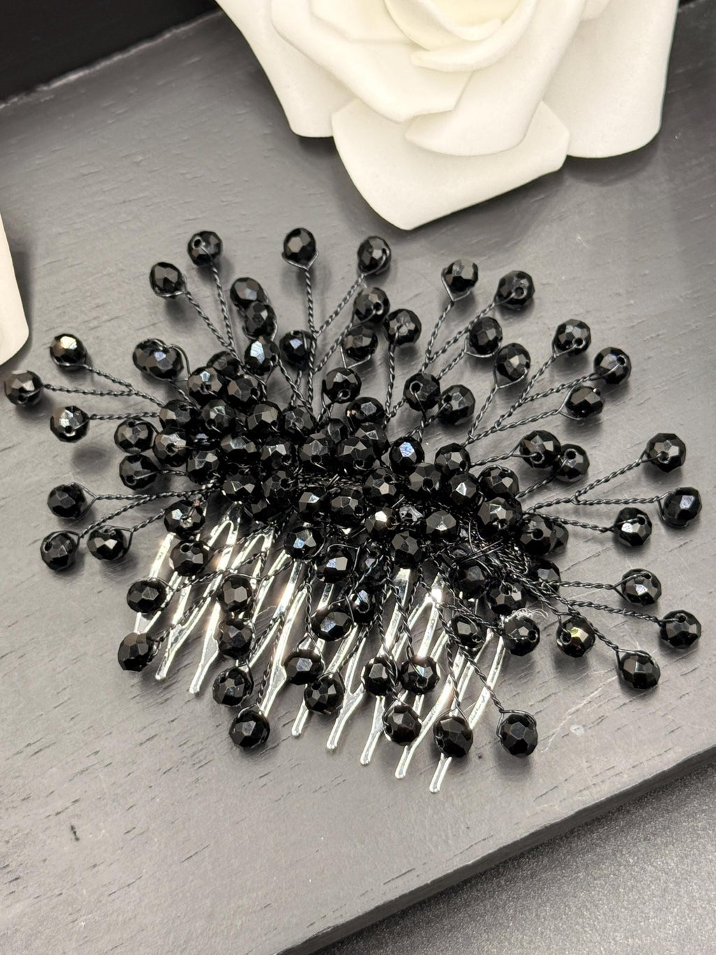 Luxuriöser Braut Haarschmuck aus Kristall mit metallischem Kamm - AVYRAA BRIDAL