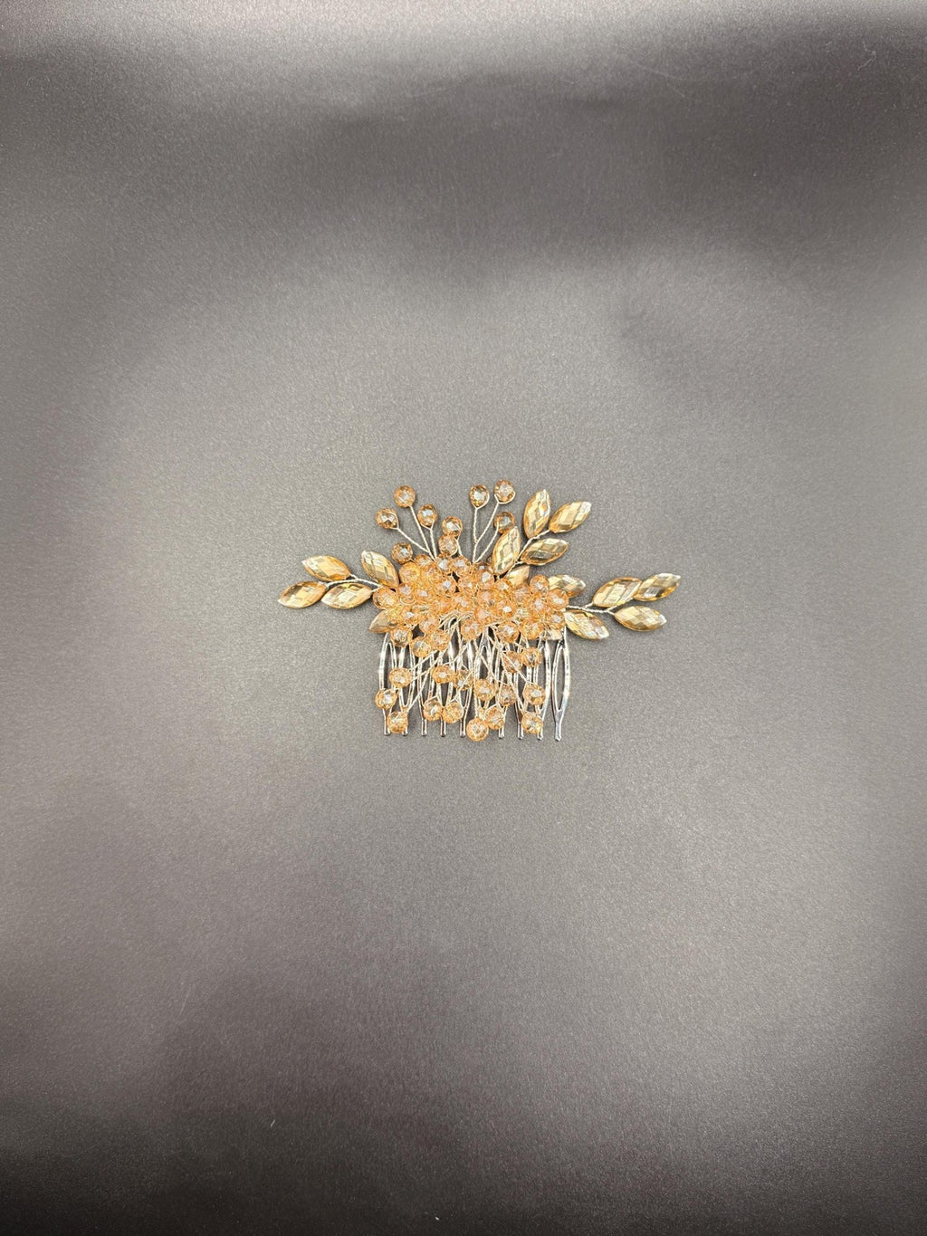 Minimalistischer Braut Haarkamm aus Kristallen – elegantes Accessoire für Hochzeiten - AVYRAA BRIDAL