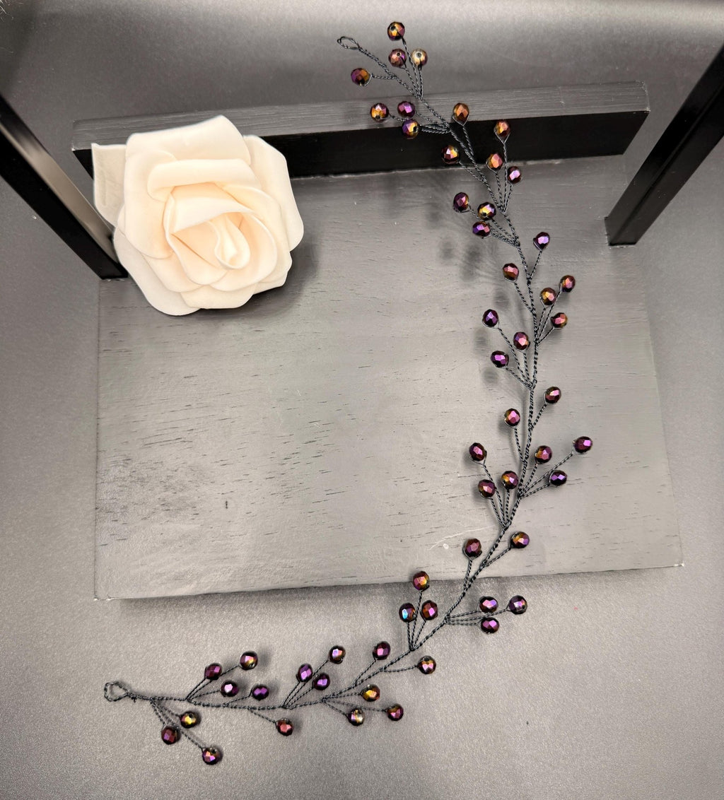 Mystischer Violett Iris Kristall Haarschmuck – Flexibler Braut Haarreif mit schimmernden Kristallen - AVYRAA BRIDAL