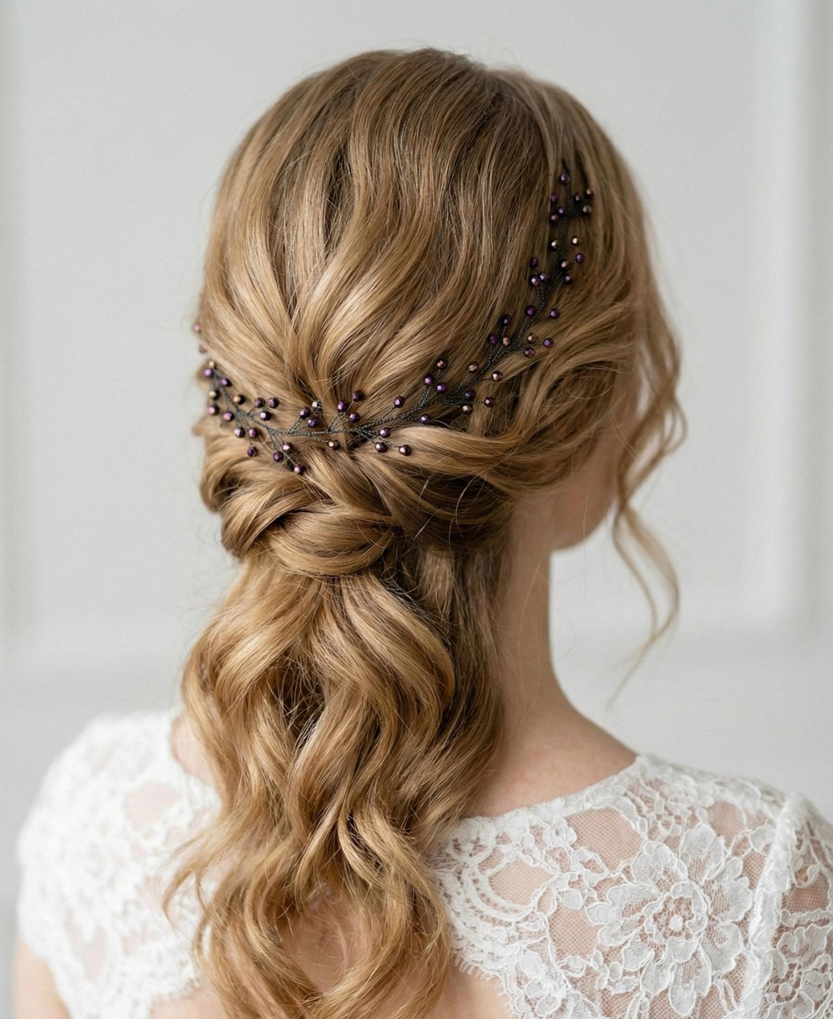 Mystischer Violett Iris Kristall Haarschmuck – Flexibler Braut Haarreif mit schimmernden Kristallen - AVYRAA BRIDAL