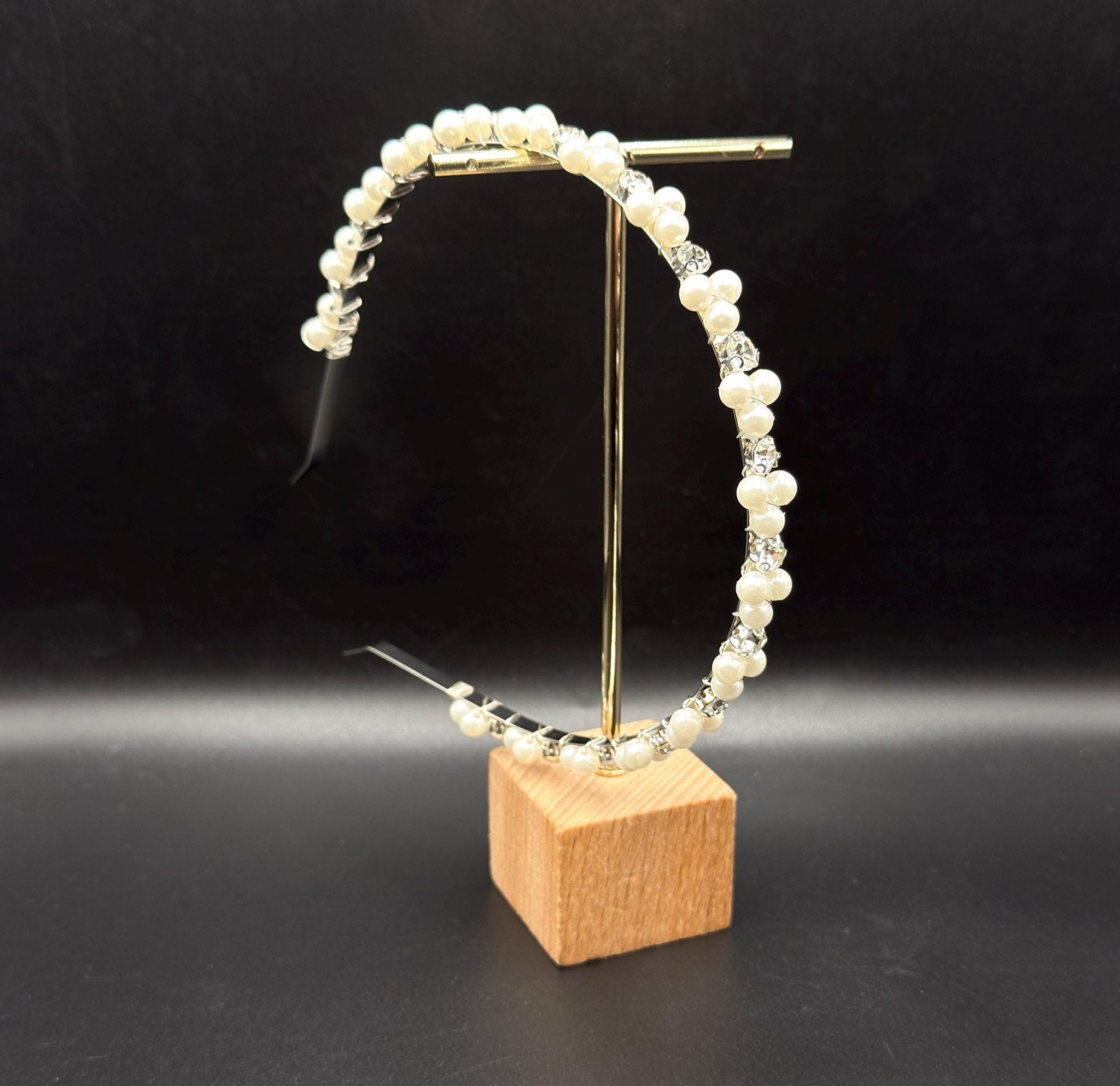 Perlen Braut Haarreif in Weiß, handgefertigtes elegantes Haarband für Hochzeit - AVYRAA BRIDAL