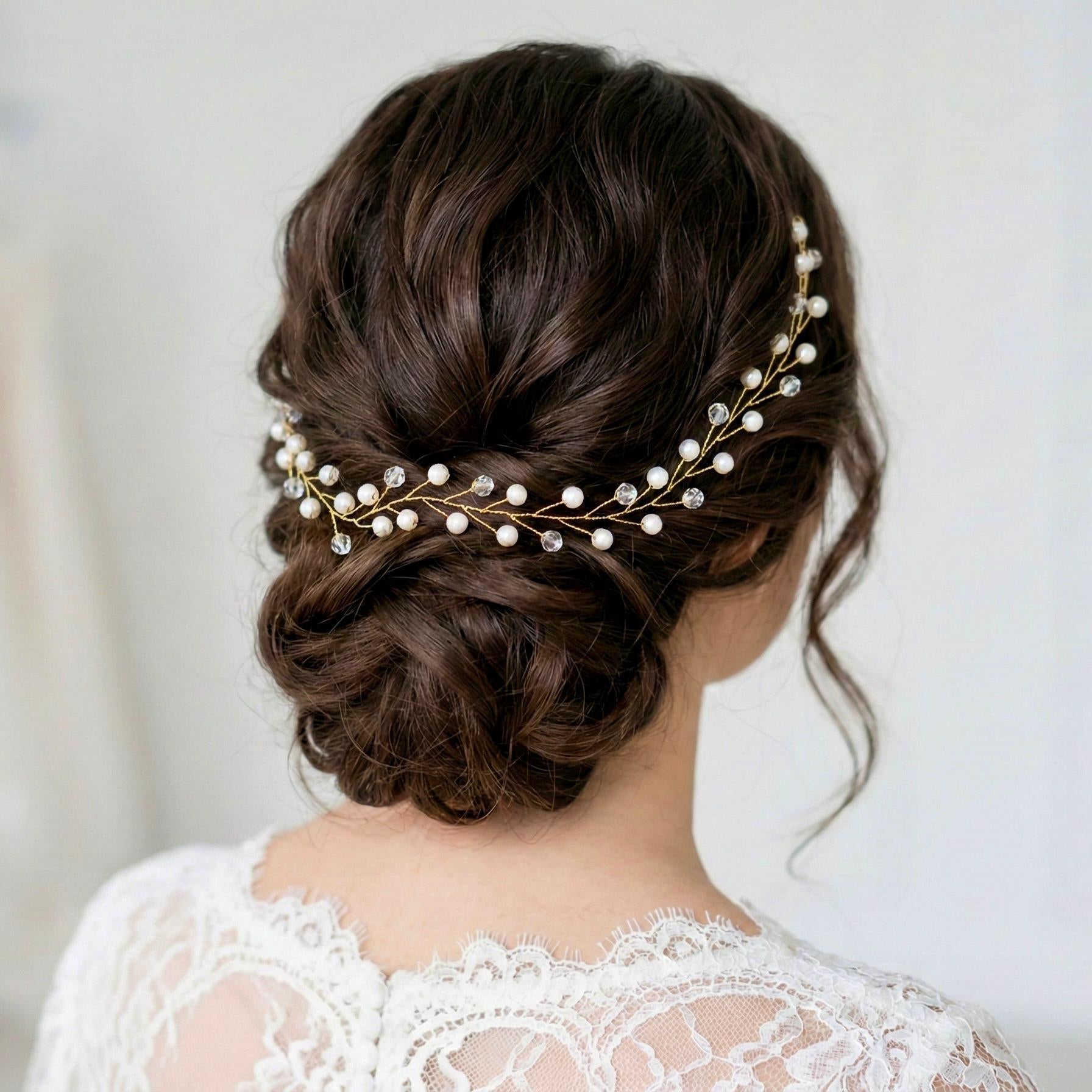 Perlen Haarranke in Gold oder Silber für Bräute - AVYRAA BRIDAL