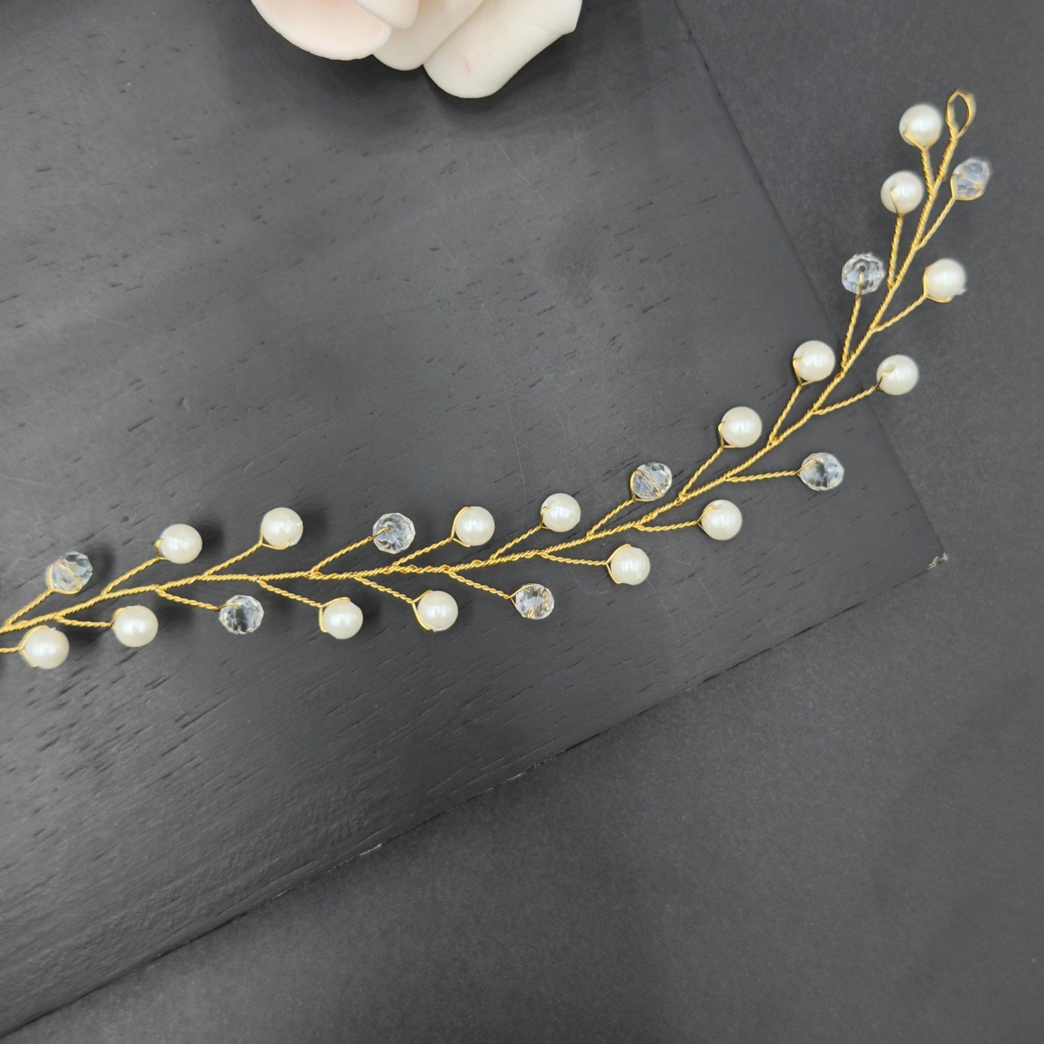 Perlen Haarranke in Gold oder Silber für Bräute - AVYRAA BRIDAL