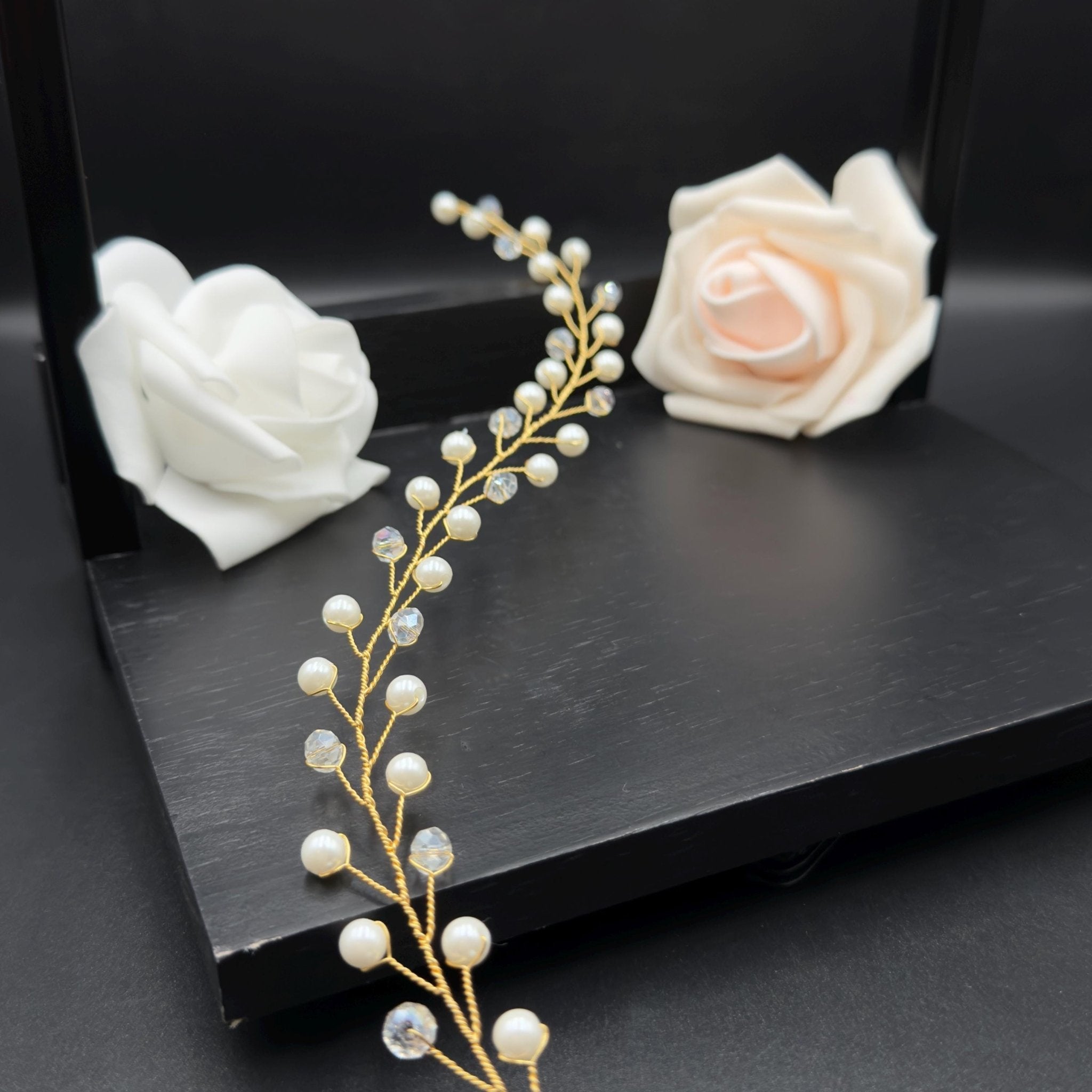 Perlen Haarranke in Gold oder Silber für Bräute - AVYRAA BRIDAL