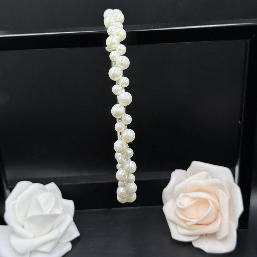 Perlen Haarreif für Brautfrisuren mit unterschiedlich großen Perlen - AVYRAA BRIDAL