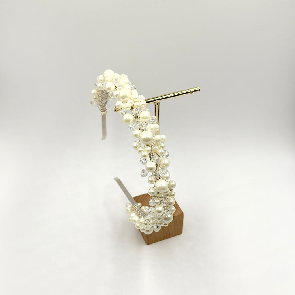 Perlen Kristall Diadem für elegante Brautfrisuren - AVYRAA BRIDAL