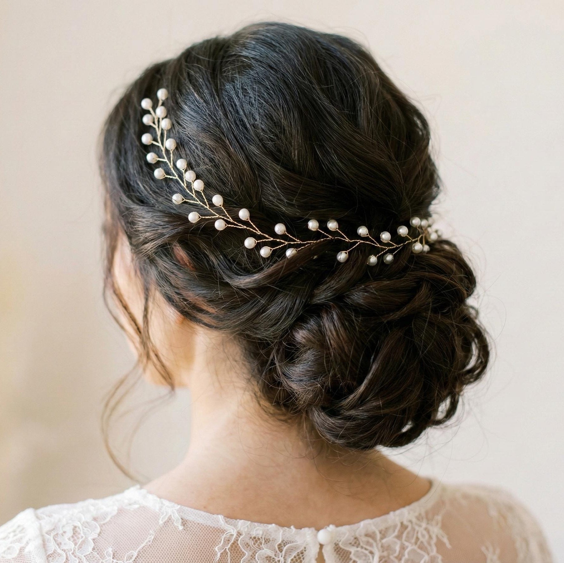 Perlenzweig Haarranke in Gold oder Silber für Bräute - AVYRAA BRIDAL