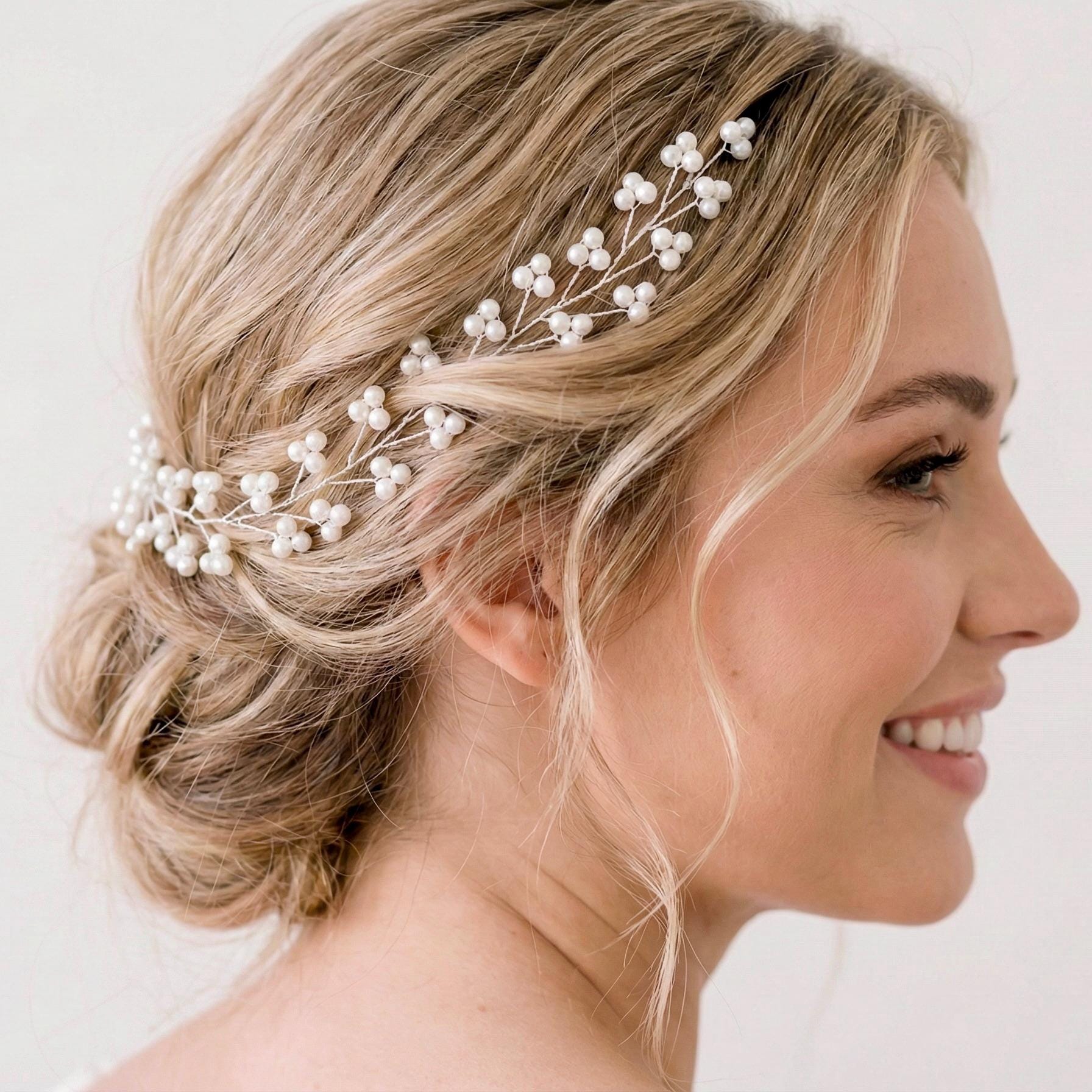 Perlenzweig Haarranke in Gold oder Silber für Bräute - AVYRAA BRIDAL