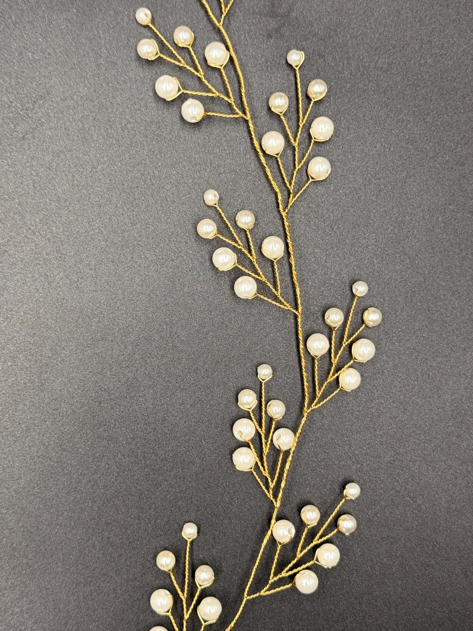 Perlenzweig Haarranke in Gold oder Silber für Hochzeit - AVYRAA BRIDAL