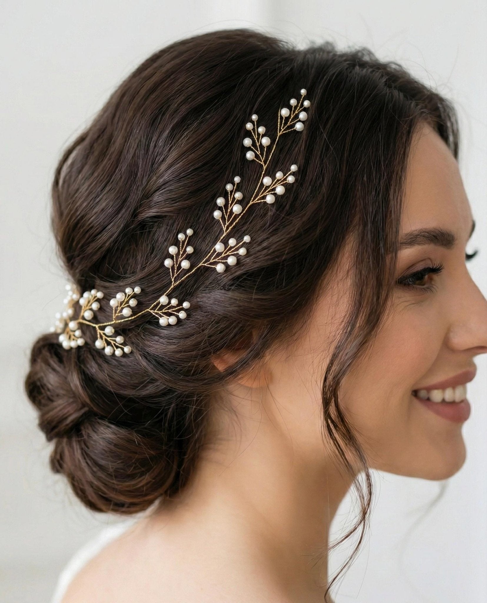 Perlenzweig Haarranke in Gold oder Silber für Hochzeit - AVYRAA BRIDAL