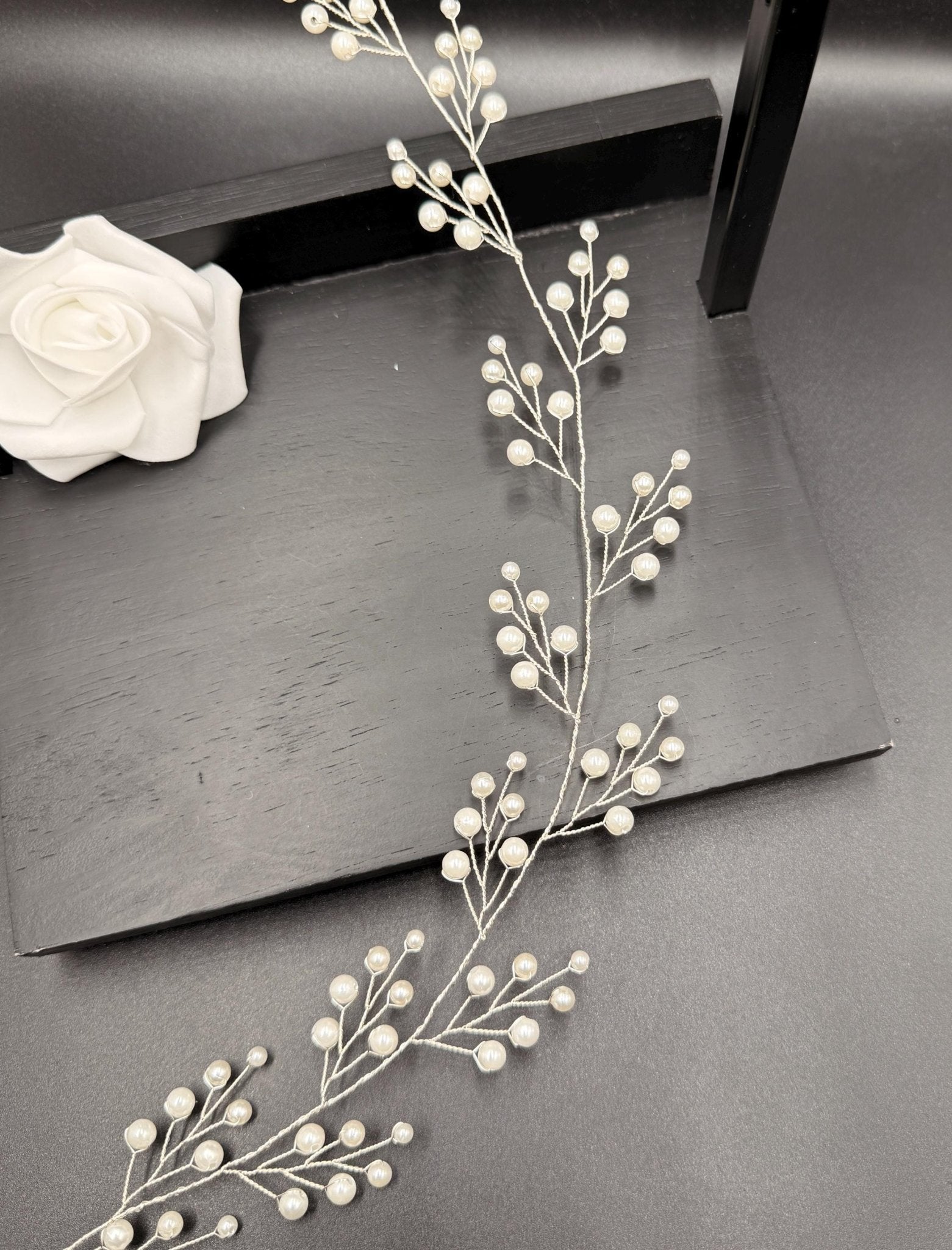 Perlenzweig Haarranke in Gold oder Silber für Hochzeit - AVYRAA BRIDAL