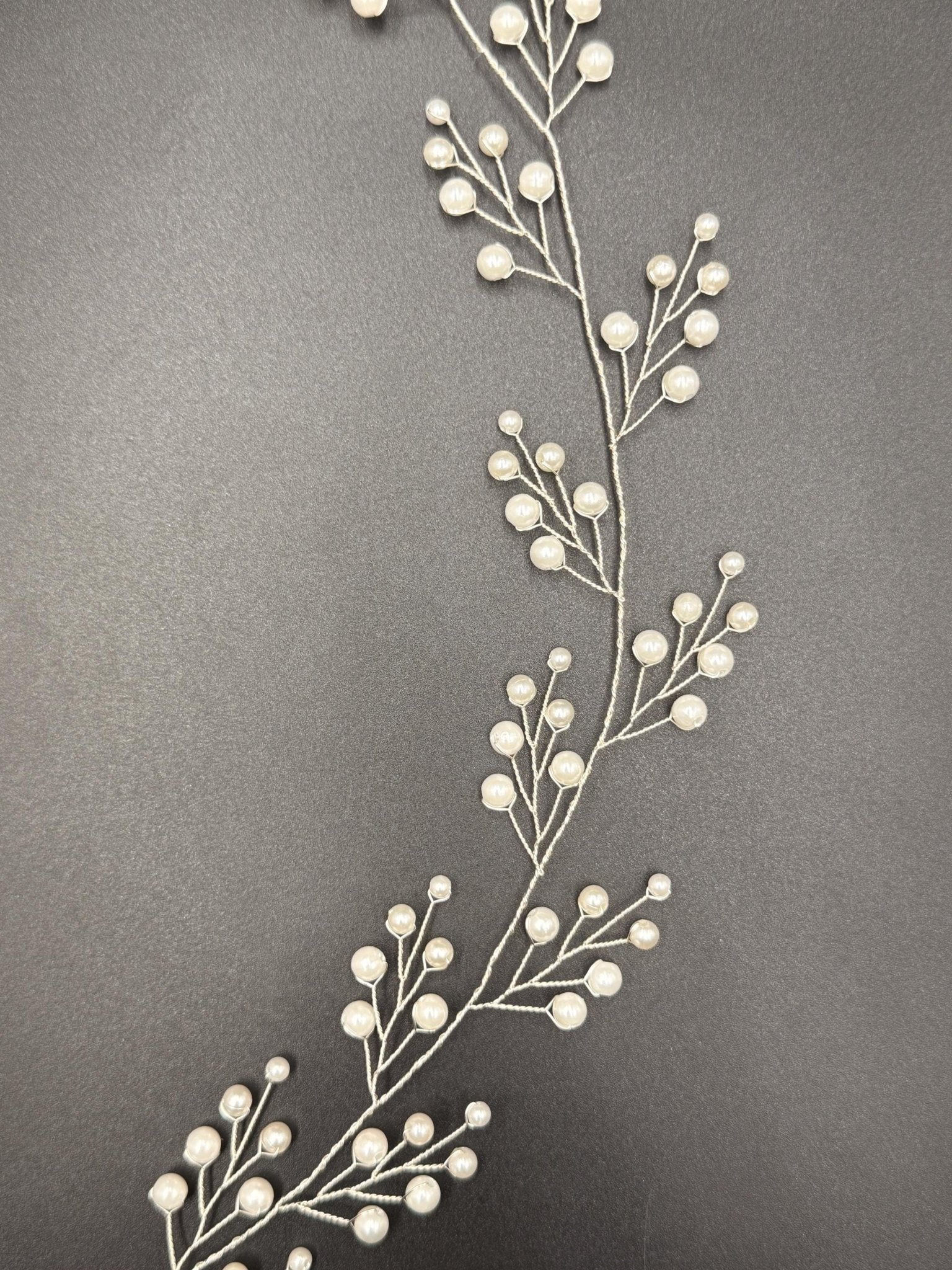 Perlenzweig Haarranke in Gold oder Silber für Hochzeit - AVYRAA BRIDAL