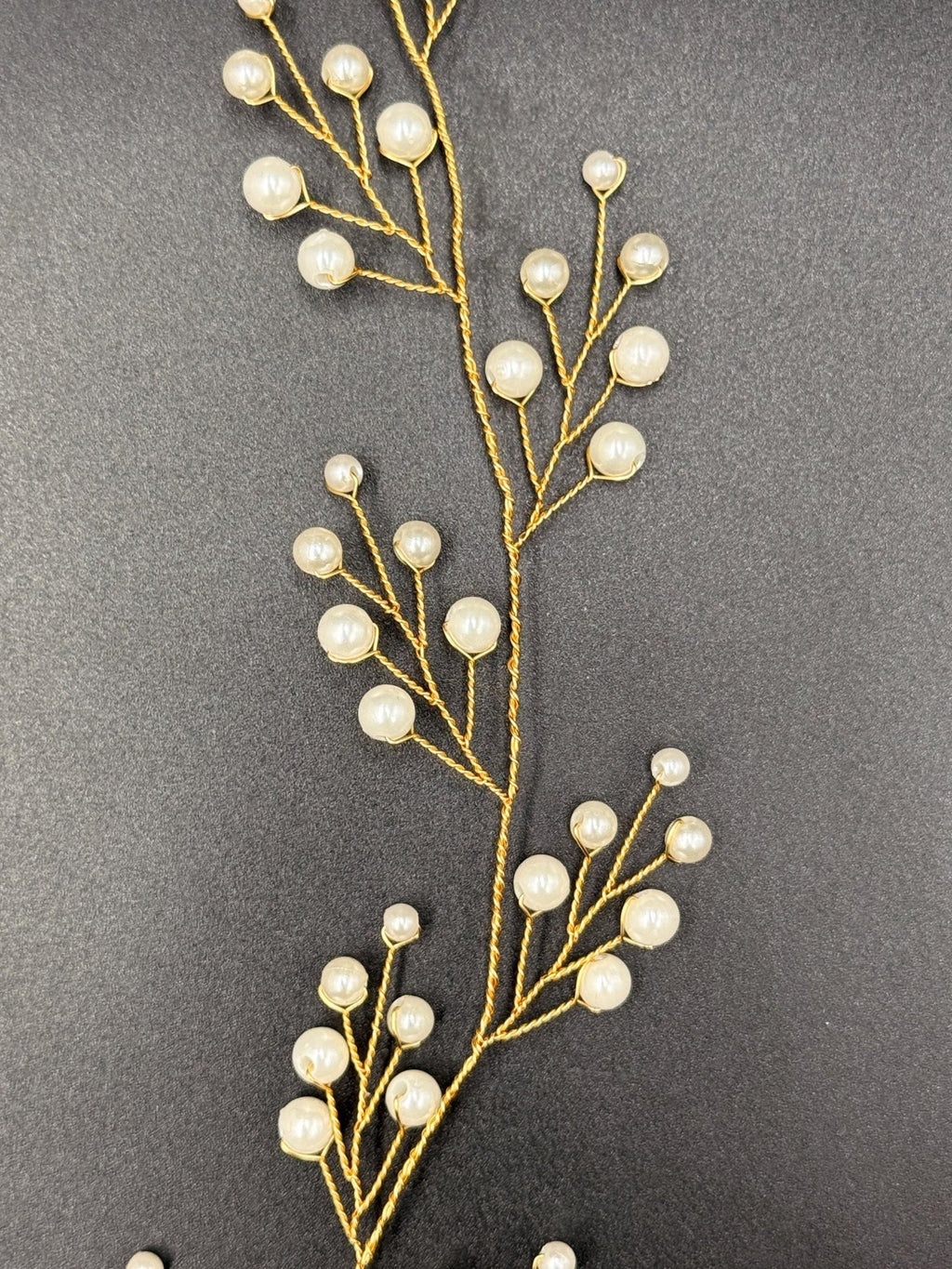 Perlenzweig Haarranke in Gold oder Silber für Hochzeit - AVYRAA BRIDAL