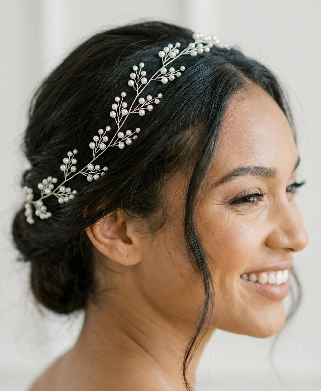 Perlenzweig Haarranke in Gold oder Silber für Hochzeit - AVYRAA BRIDAL