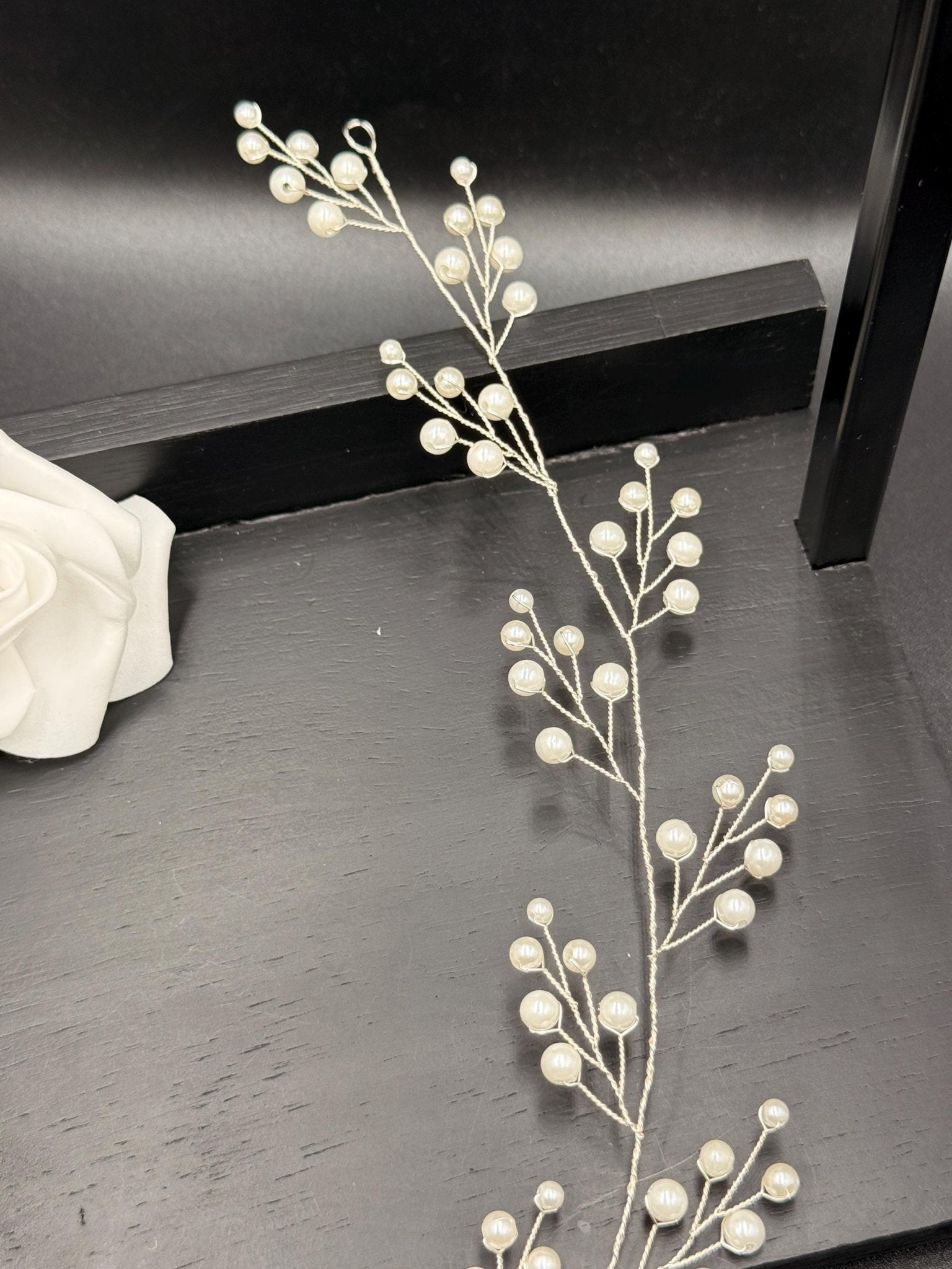 Perlenzweig Haarranke in Gold oder Silber für Hochzeit - AVYRAA BRIDAL