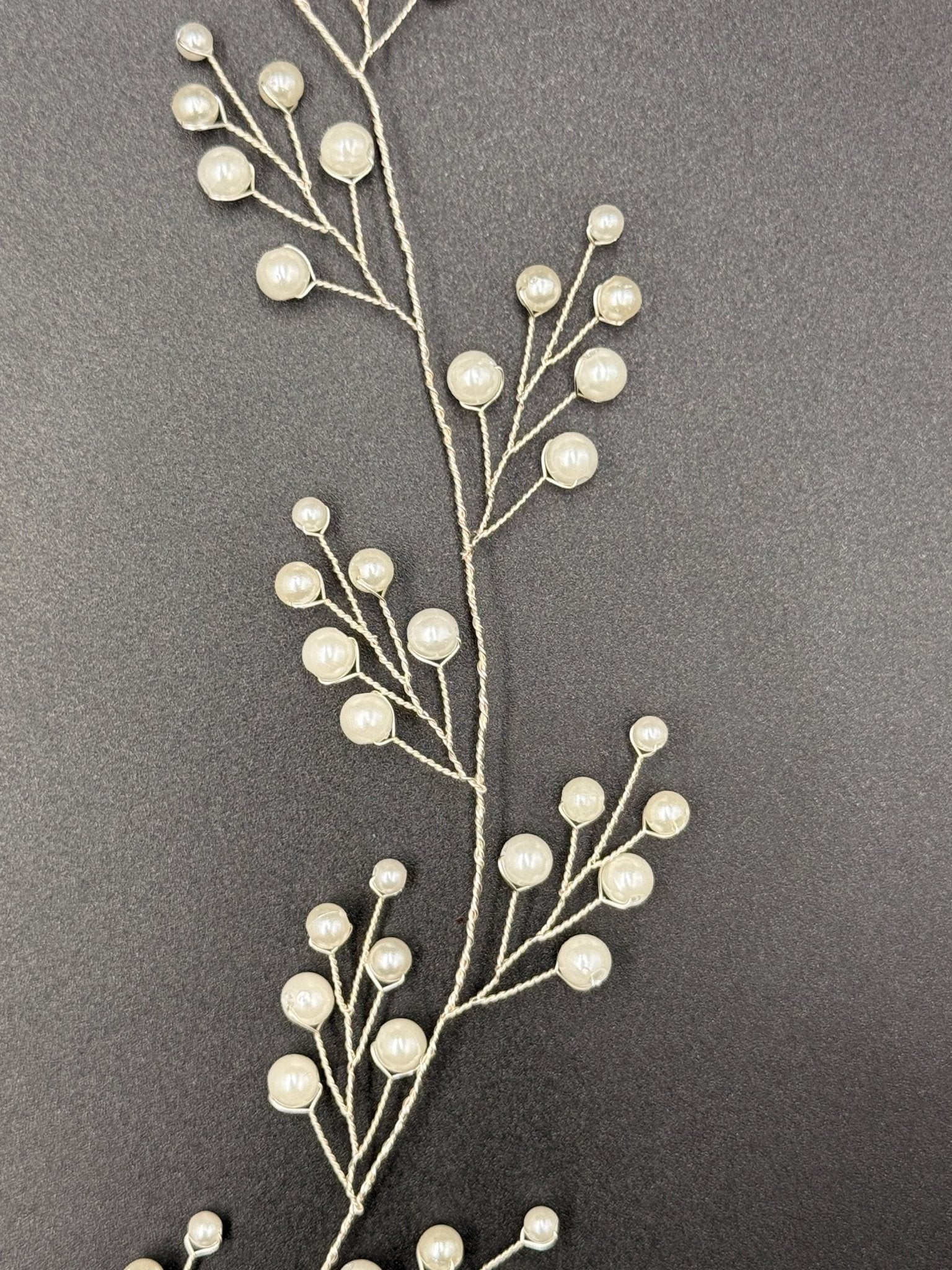 Perlenzweig Haarranke in Gold oder Silber für Hochzeit - AVYRAA BRIDAL