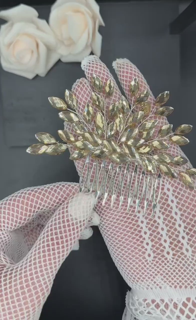 Eleganter Braut Haarkamm mit funkelnden Ziersteinen