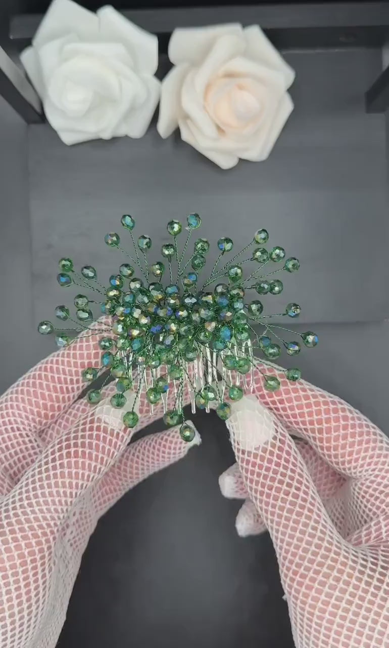 Elegant Bridal Hair Comb made of Crystals with a Radiant Look
