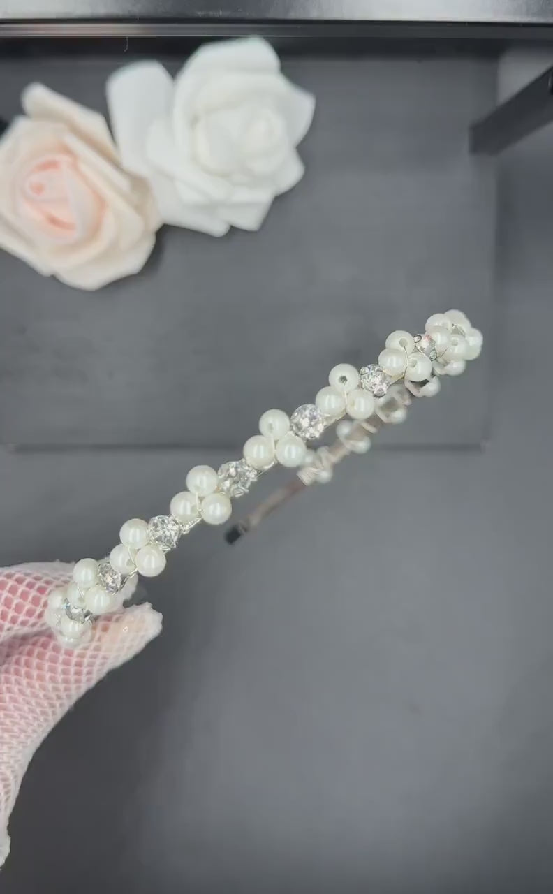 Klassischer Brautschmuck mit weißen Perlen für elegante Hochzeitslooks