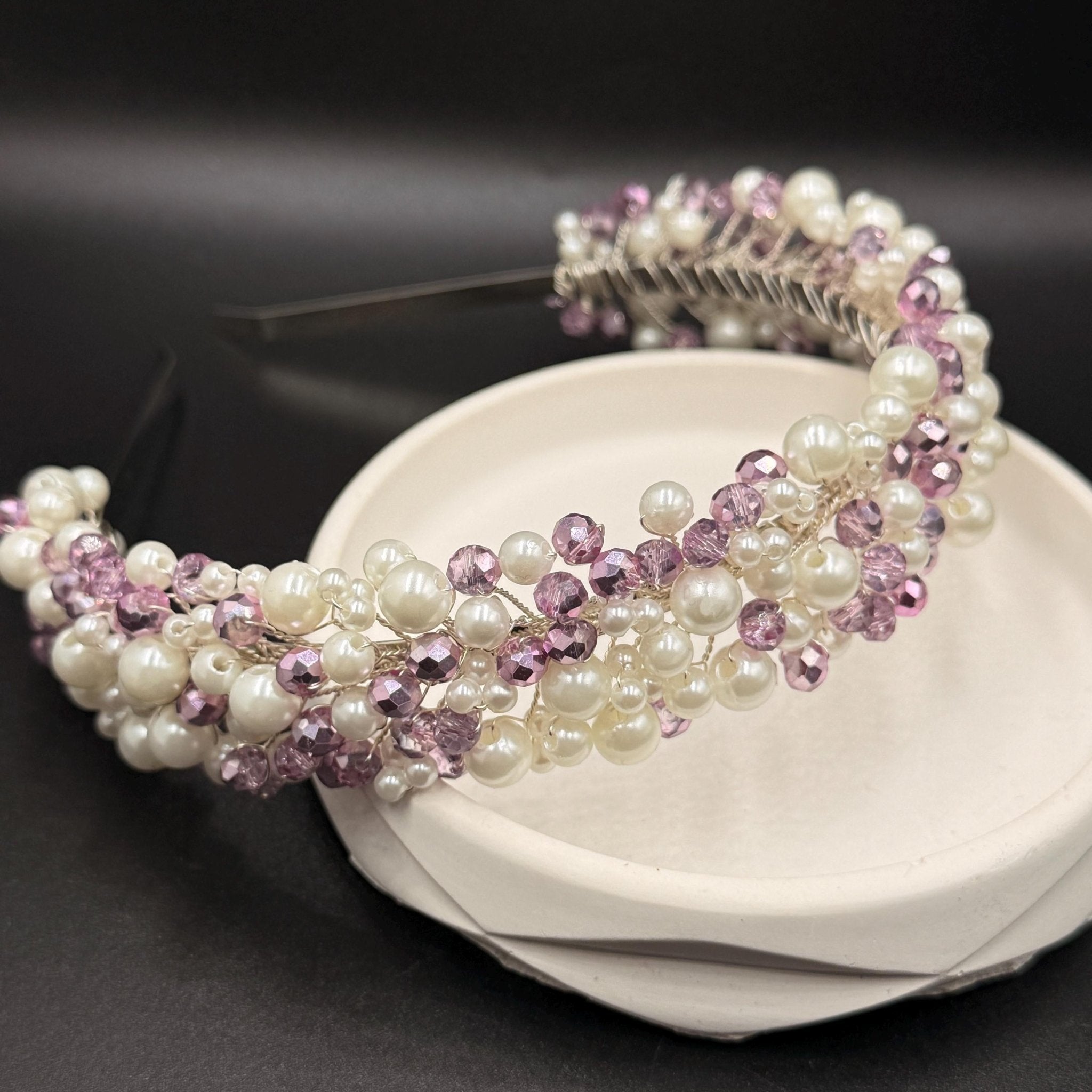 Rosa Perlen Haarreif mit Kristallen für Bräute - AVYRAA BRIDAL