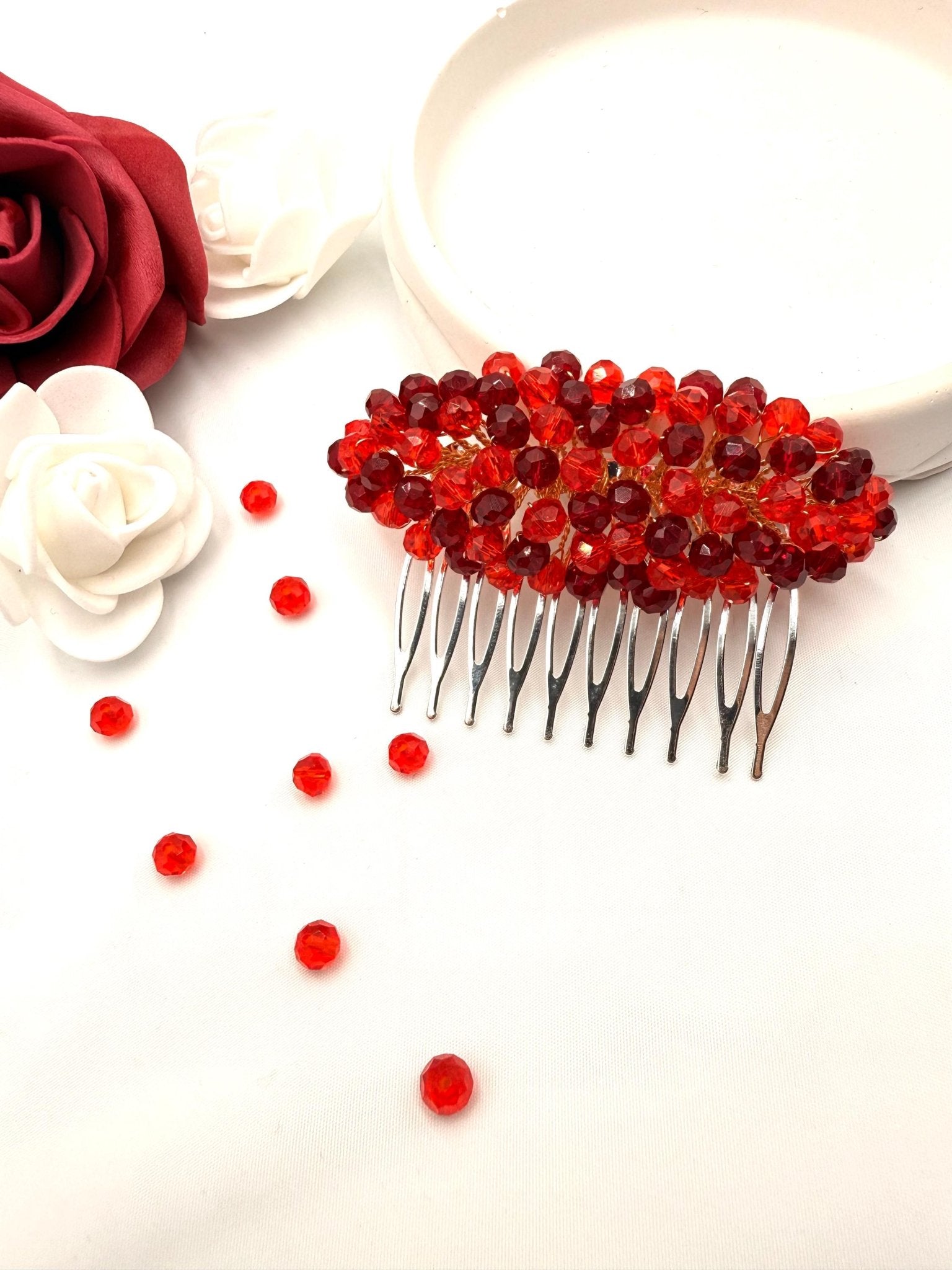 Roter Kristall Haarkamm aus Metall | Braut Haarschmuck Rot | Elegantes Haaraccessoire für Hochzeit - AVYRAA BRIDAL