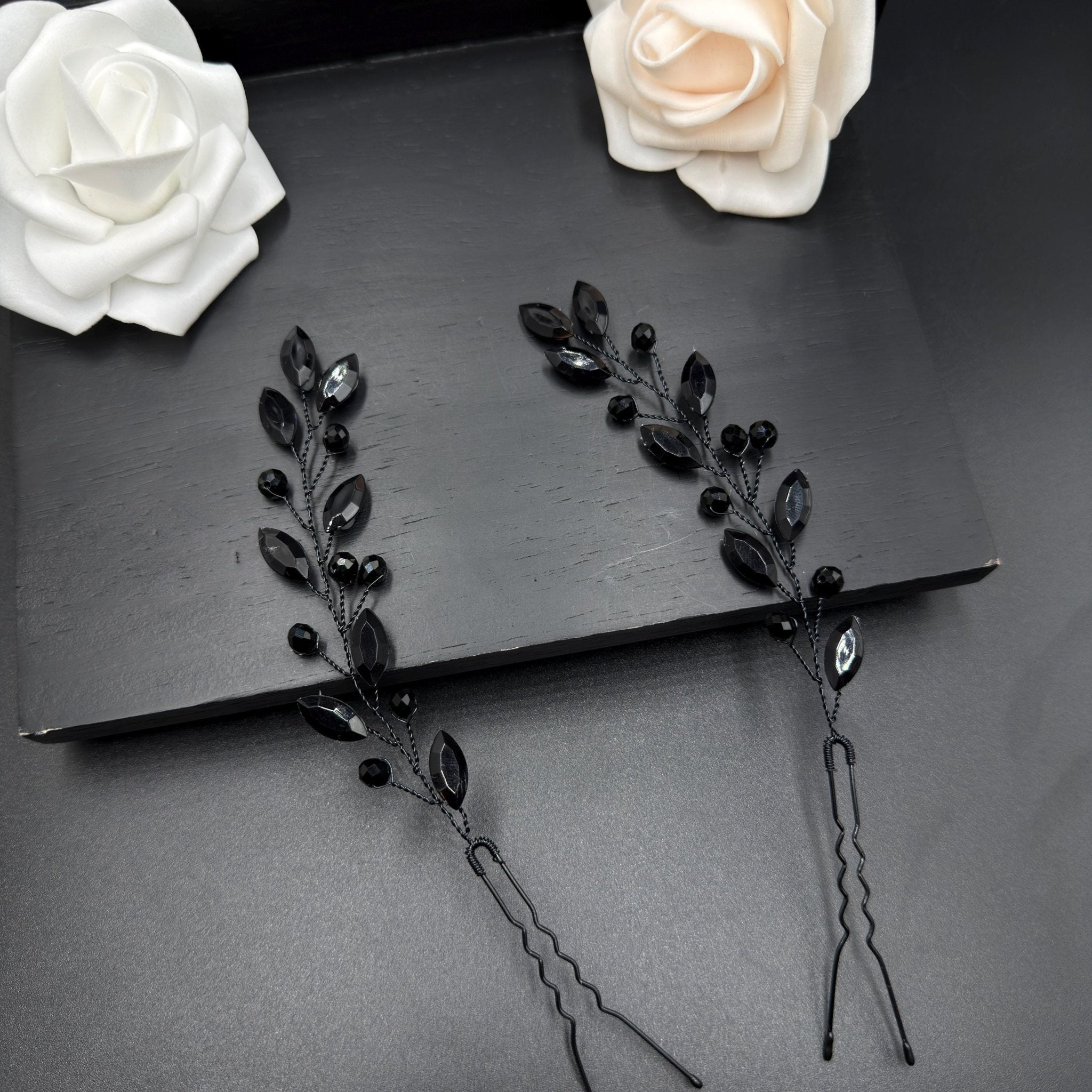 Schwarze Kristall Haarzweige – Handgefertigte flexible Haarnadeln mit Tropfensteinen – Elegantes Haaraccessoire für Hochzeit & Abendfrisur - AVYRAA BRIDAL