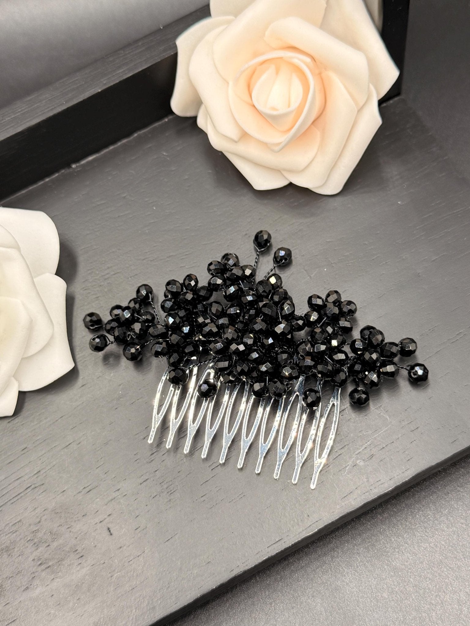 Schwarzer Braut Haarkamm aus facettierten Kristallen edler Hochzeitsschmuck - AVYRAA BRIDAL