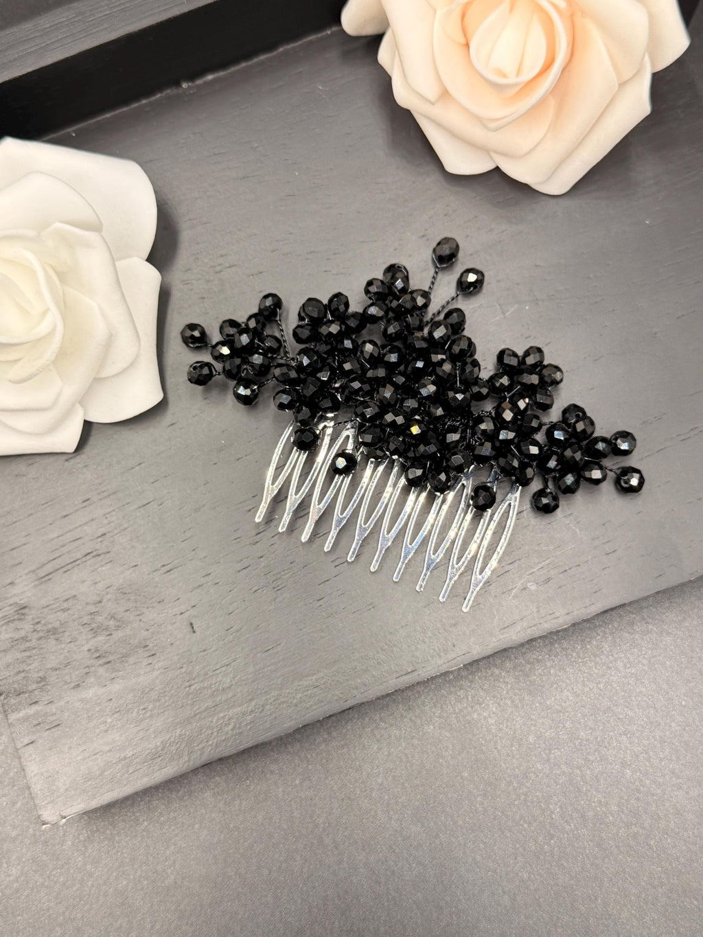 Schwarzer Braut Haarkamm aus facettierten Kristallen edler Hochzeitsschmuck - AVYRAA BRIDAL