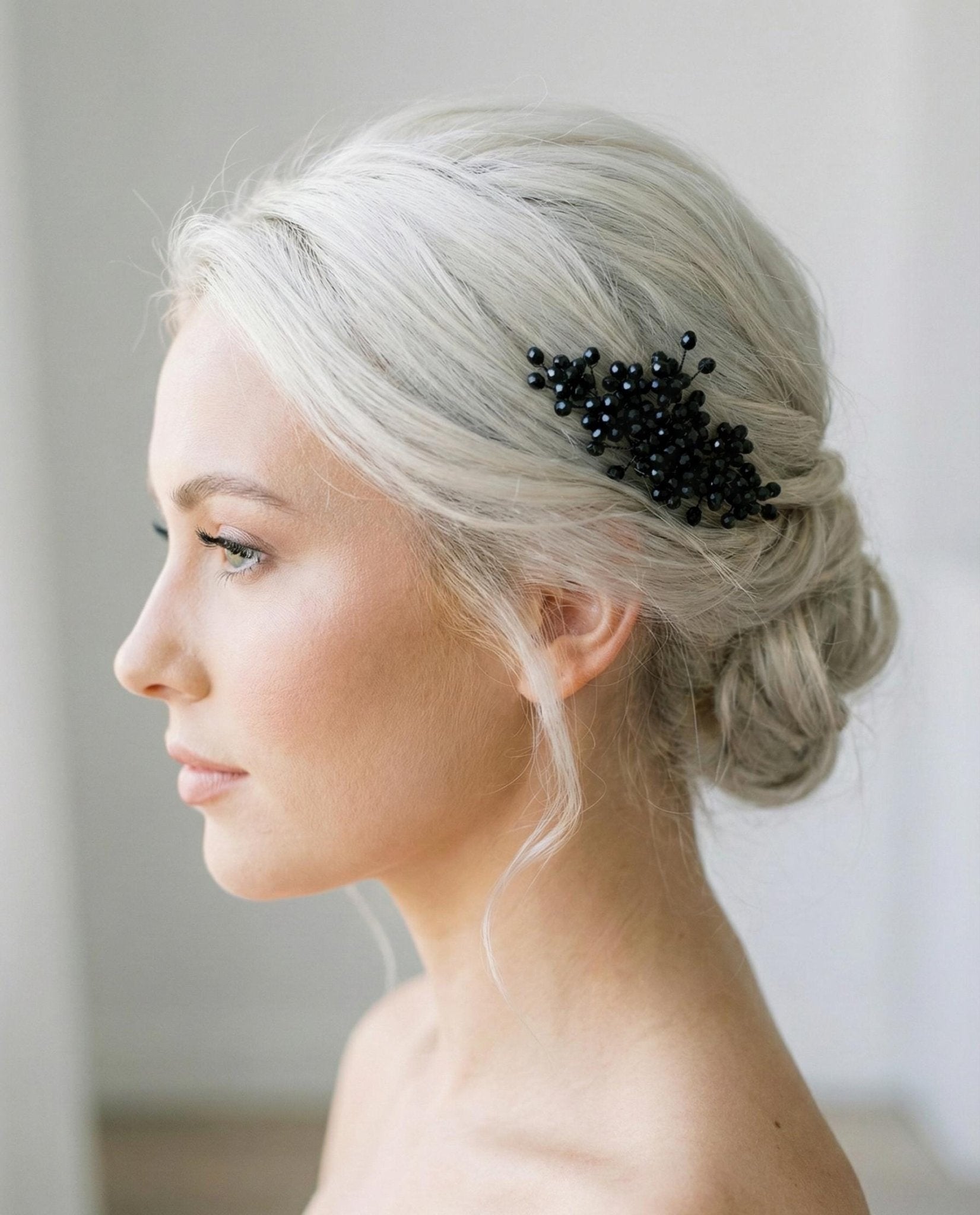 Schwarzer Braut Haarkamm aus facettierten Kristallen edler Hochzeitsschmuck - AVYRAA BRIDAL