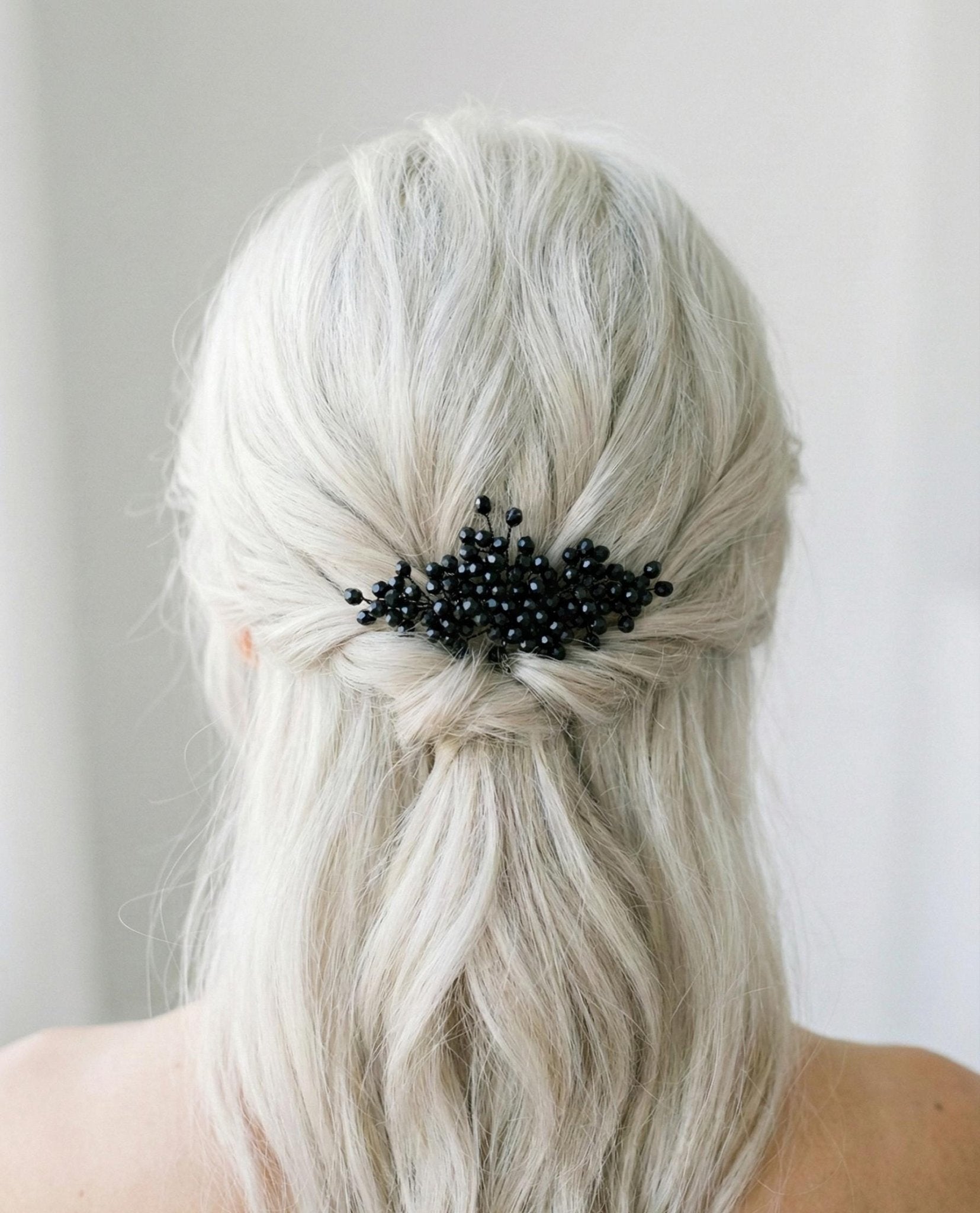 Schwarzer Braut Haarkamm aus facettierten Kristallen edler Hochzeitsschmuck - AVYRAA BRIDAL