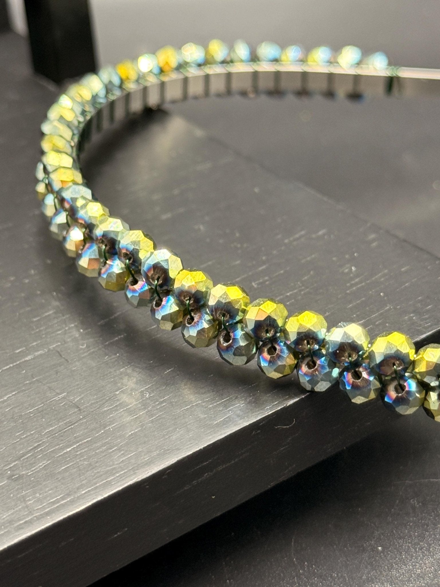 Smaragdgrüner Kristall - Haarreif – Glänzender Haarschmuck für Braut & besondere Anlässe - AVYRAA BRIDAL