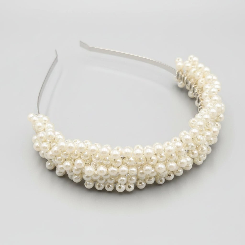 Weiße Perlen Tiara für klassische Brautfrisuren - AVYRAA BRIDAL