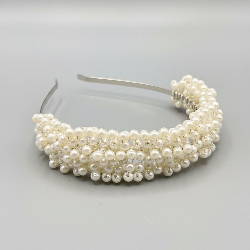 Weiße Perlen Tiara für klassische Brautfrisuren - AVYRAA BRIDAL