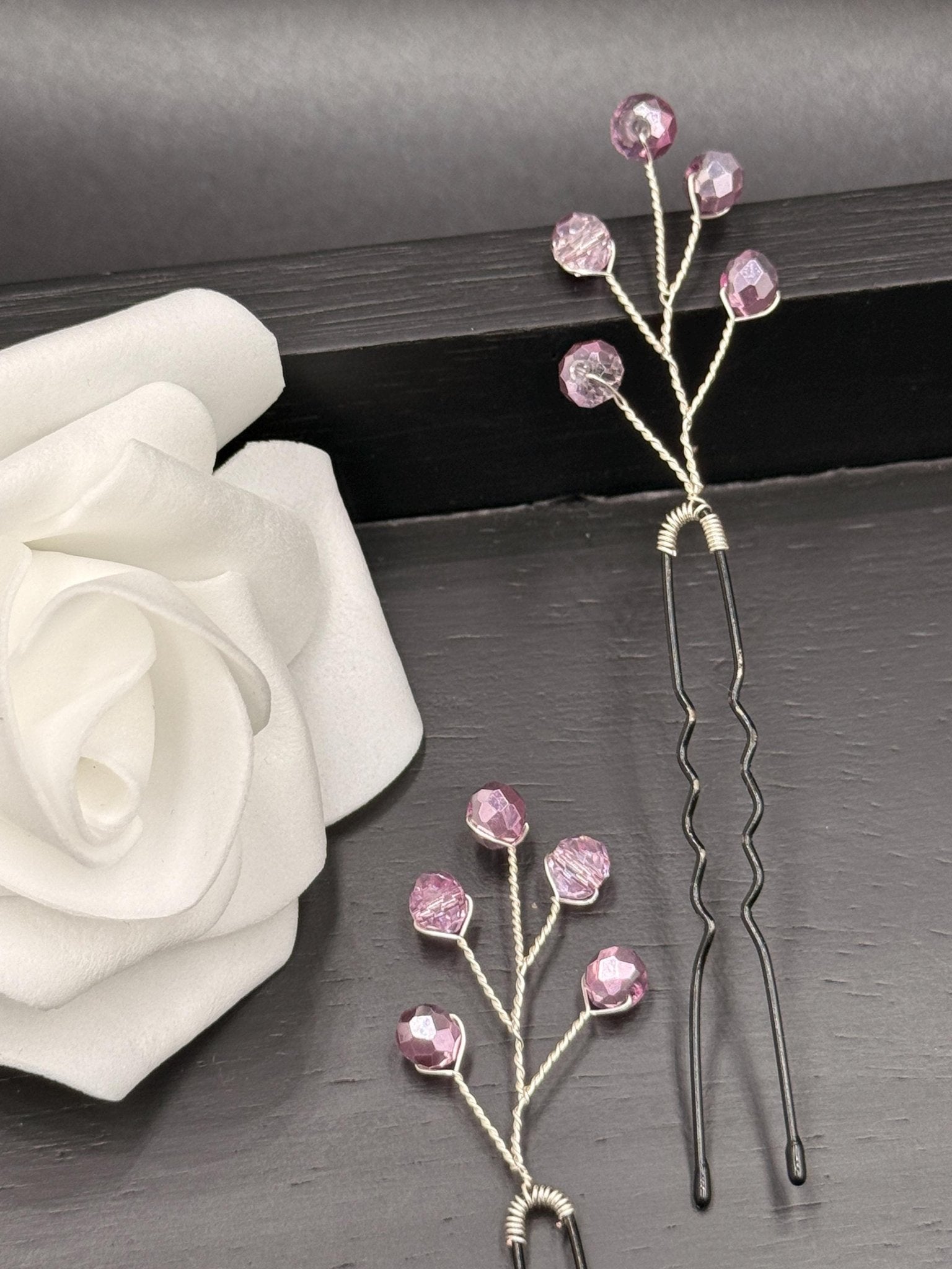 Zarte Haarnadeln mit rosa Glas - Kristallen – Handgefertigte Hair Pins für Braut - & Abendfrisuren - AVYRAA BRIDAL