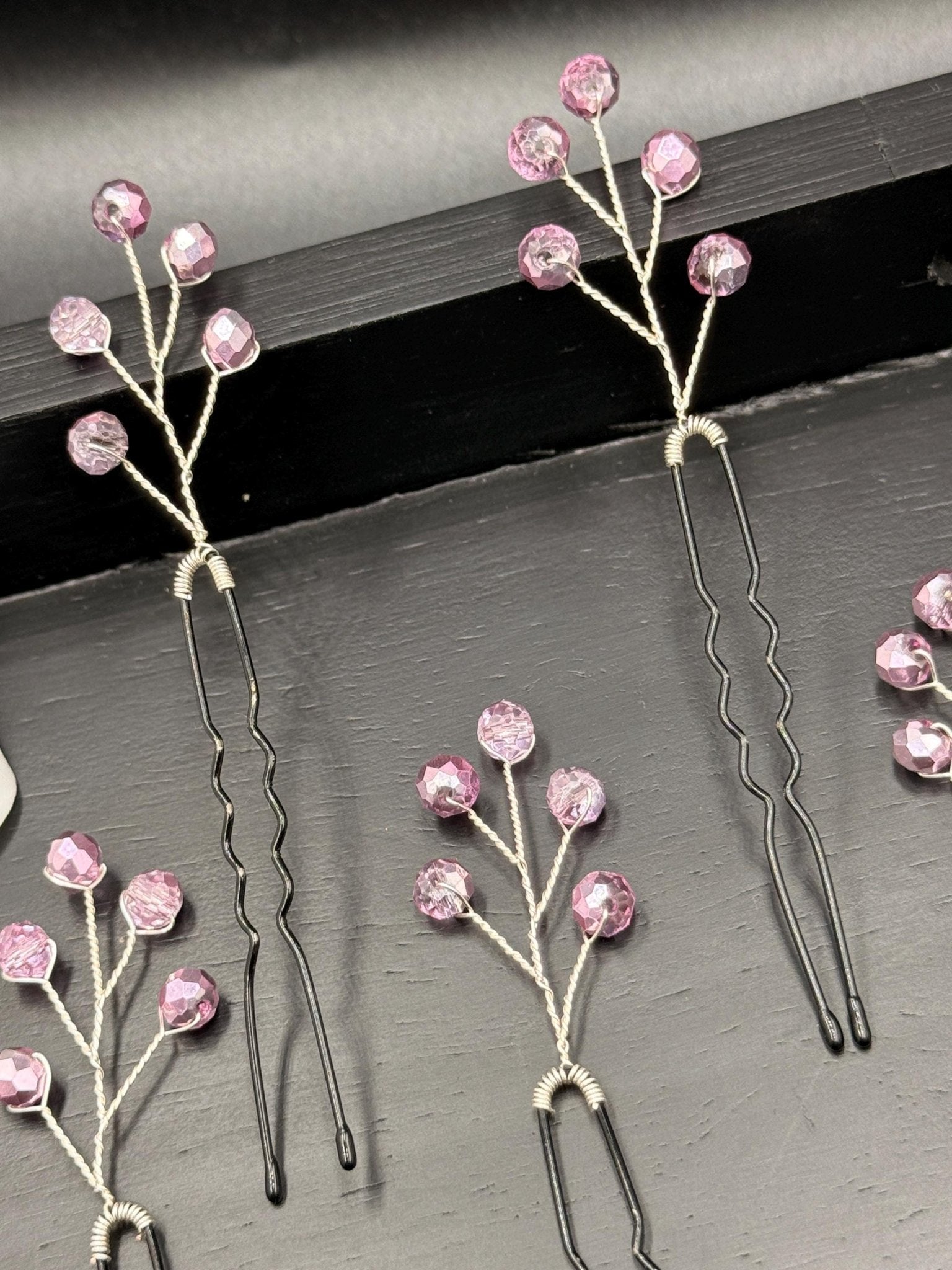 Zarte Haarnadeln mit rosa Glas - Kristallen – Handgefertigte Hair Pins für Braut - & Abendfrisuren - AVYRAA BRIDAL