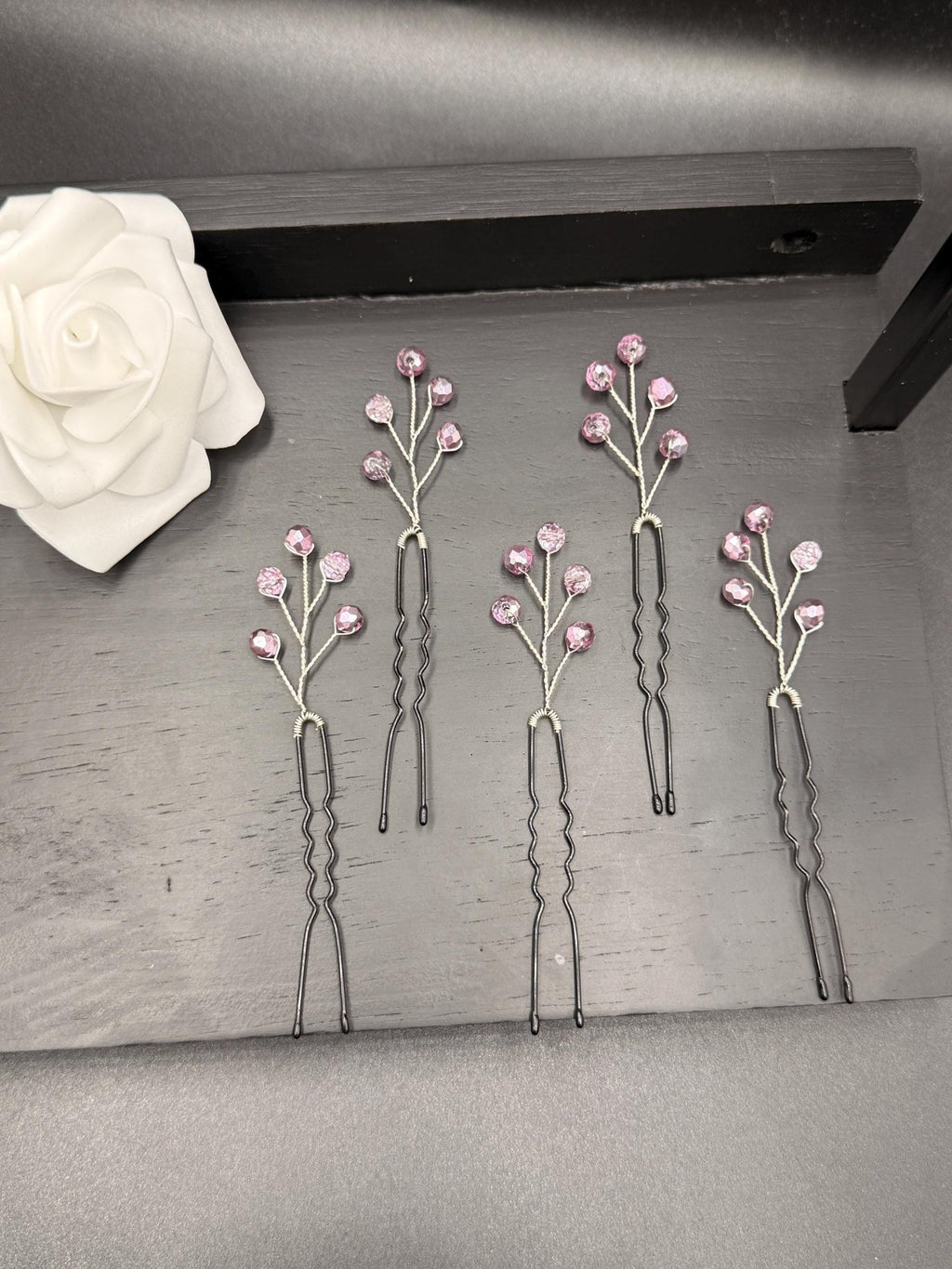 Zarte Haarnadeln mit rosa Glas - Kristallen – Handgefertigte Hair Pins für Braut - & Abendfrisuren - AVYRAA BRIDAL