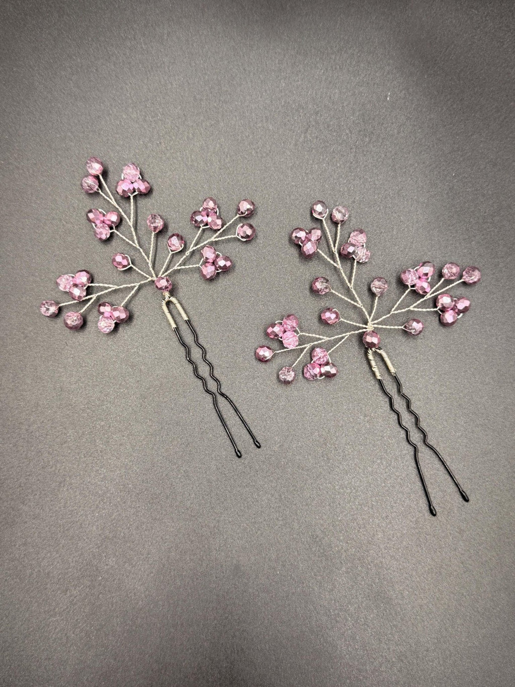 Zarte rosa Haarnadeln mit zweifarbigen Kristallen – handgefertigter Brautschmuck - AVYRAA BRIDAL