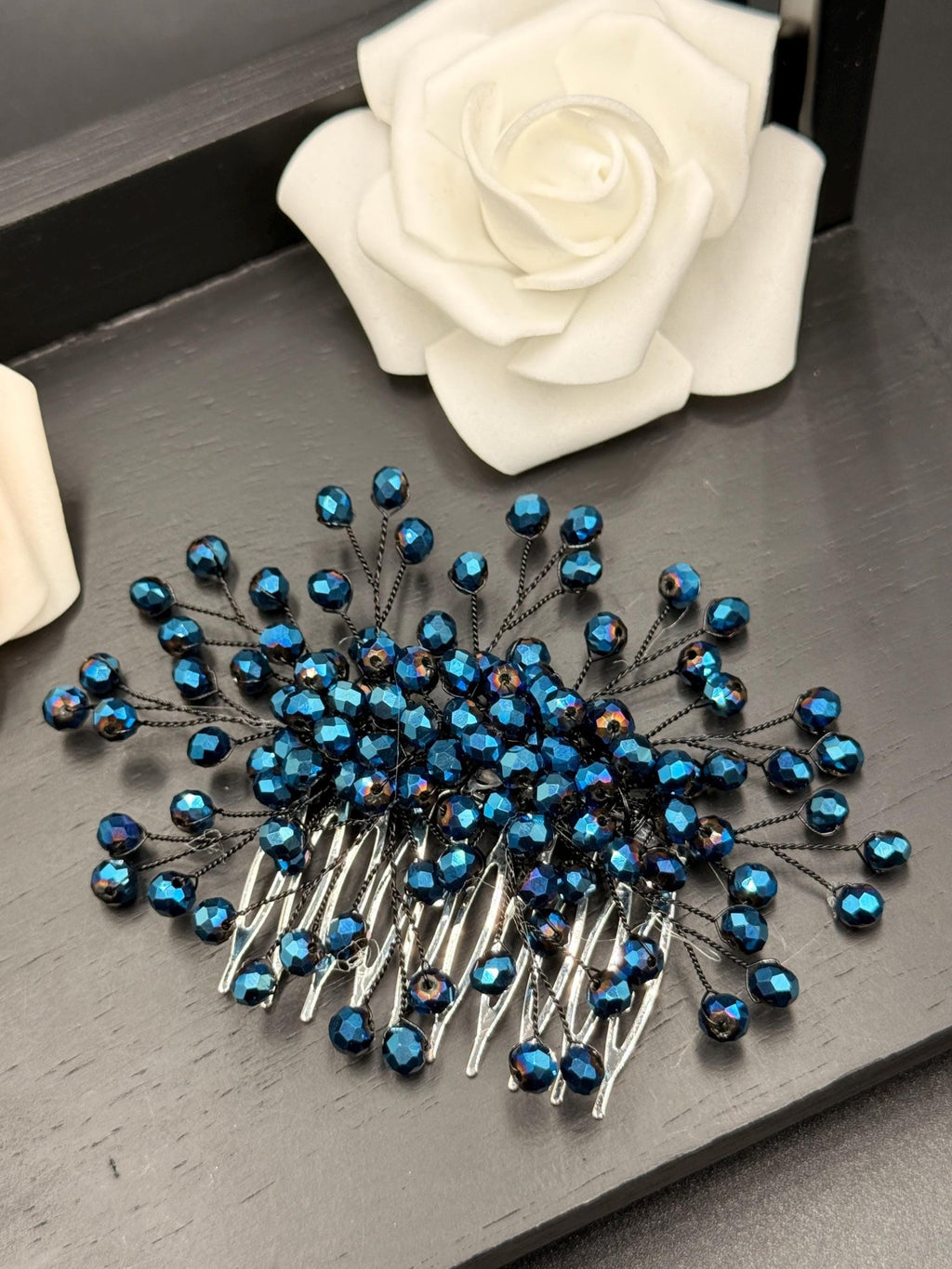 Zarter Kristall Haarschmuck mit Metallkamm für Bräute - AVYRAA BRIDAL